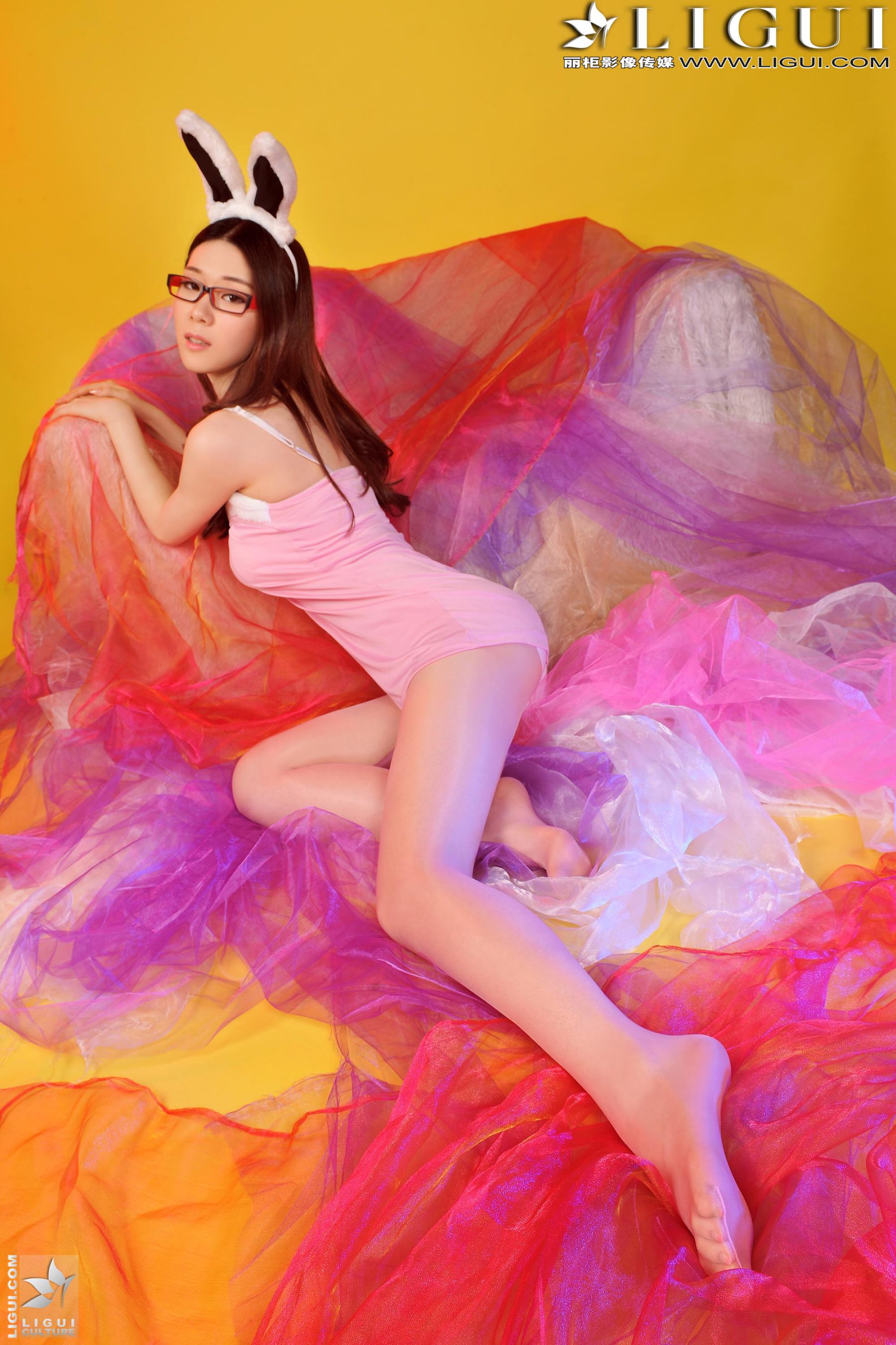 Model 美辰《红高跟兔女郎》上下全集 [丽柜贵足LiGui] 美腿丝足写真图片