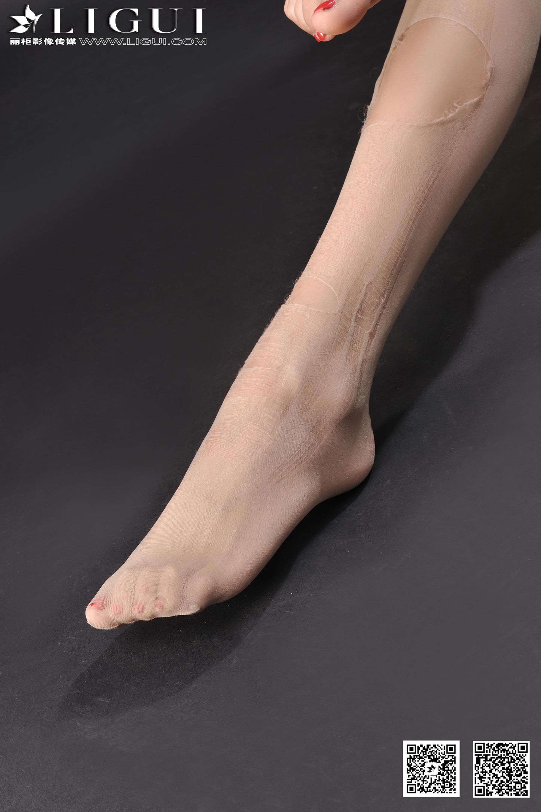 [丽柜LiGui] Model 可馨《职场丽人肉丝袜美足》美腿玉足写真图片