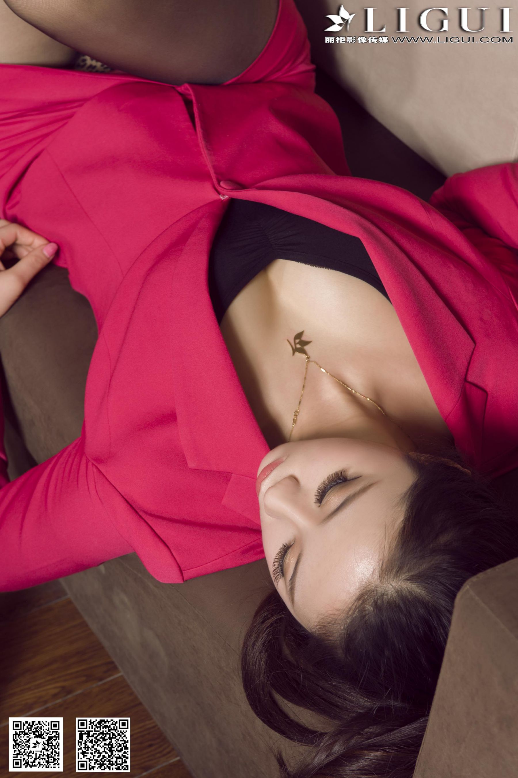 [丽柜LiGui] Model 然然《红色丽人黑丝美足》美腿玉足写真图片