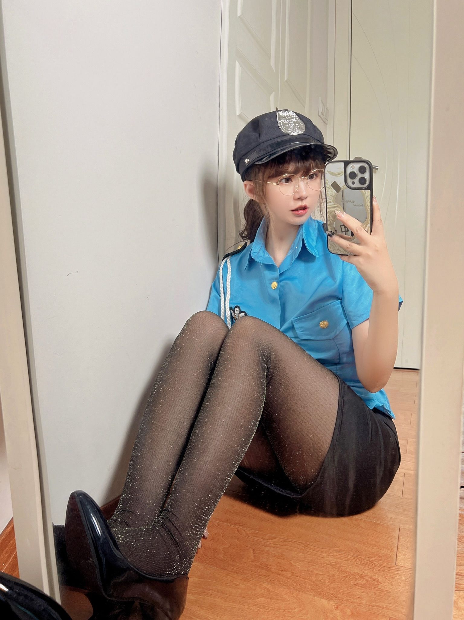 张思允 - 女警制服