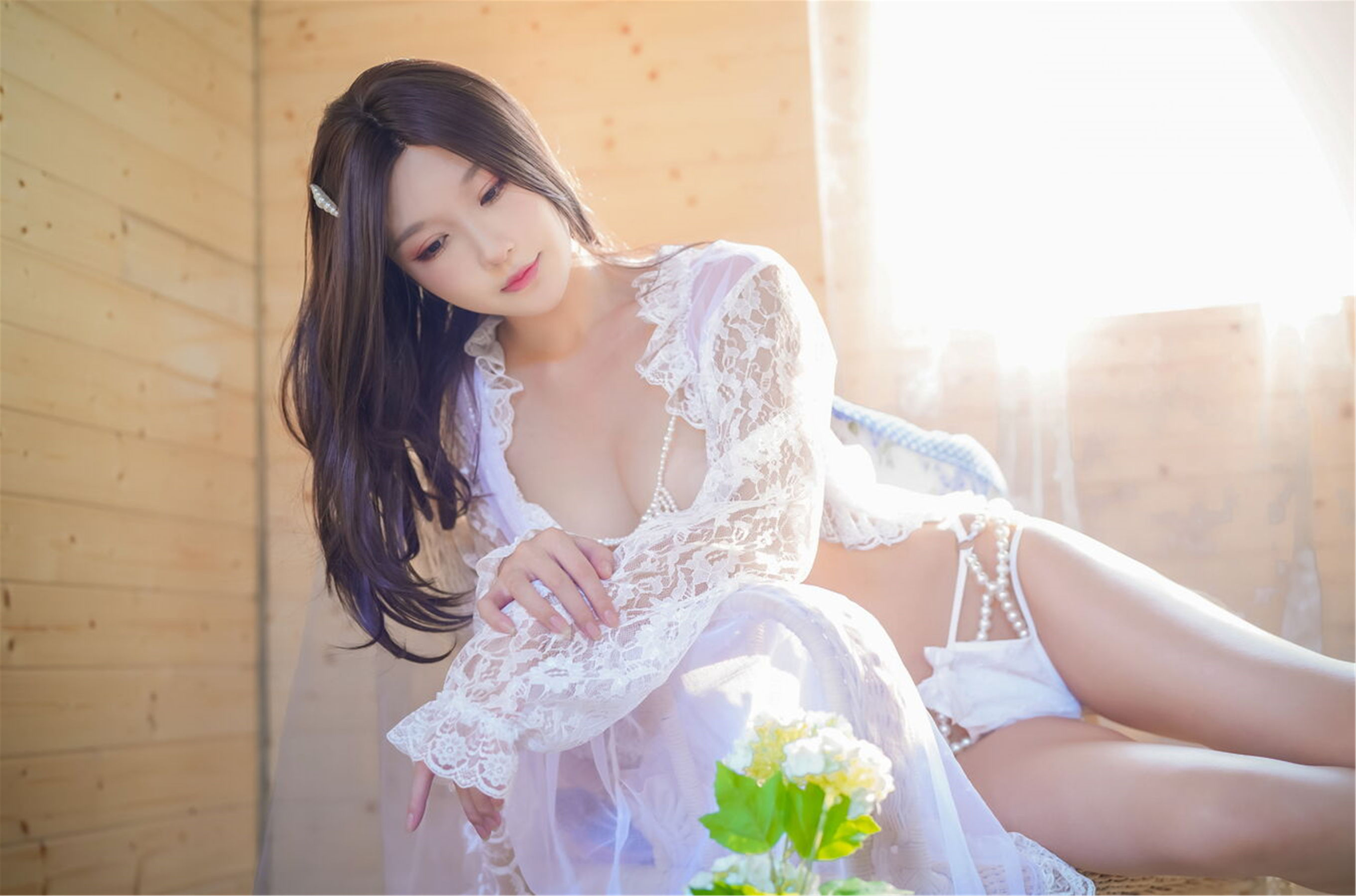 动漫博主阿包也是兔娘 -   11月加冕