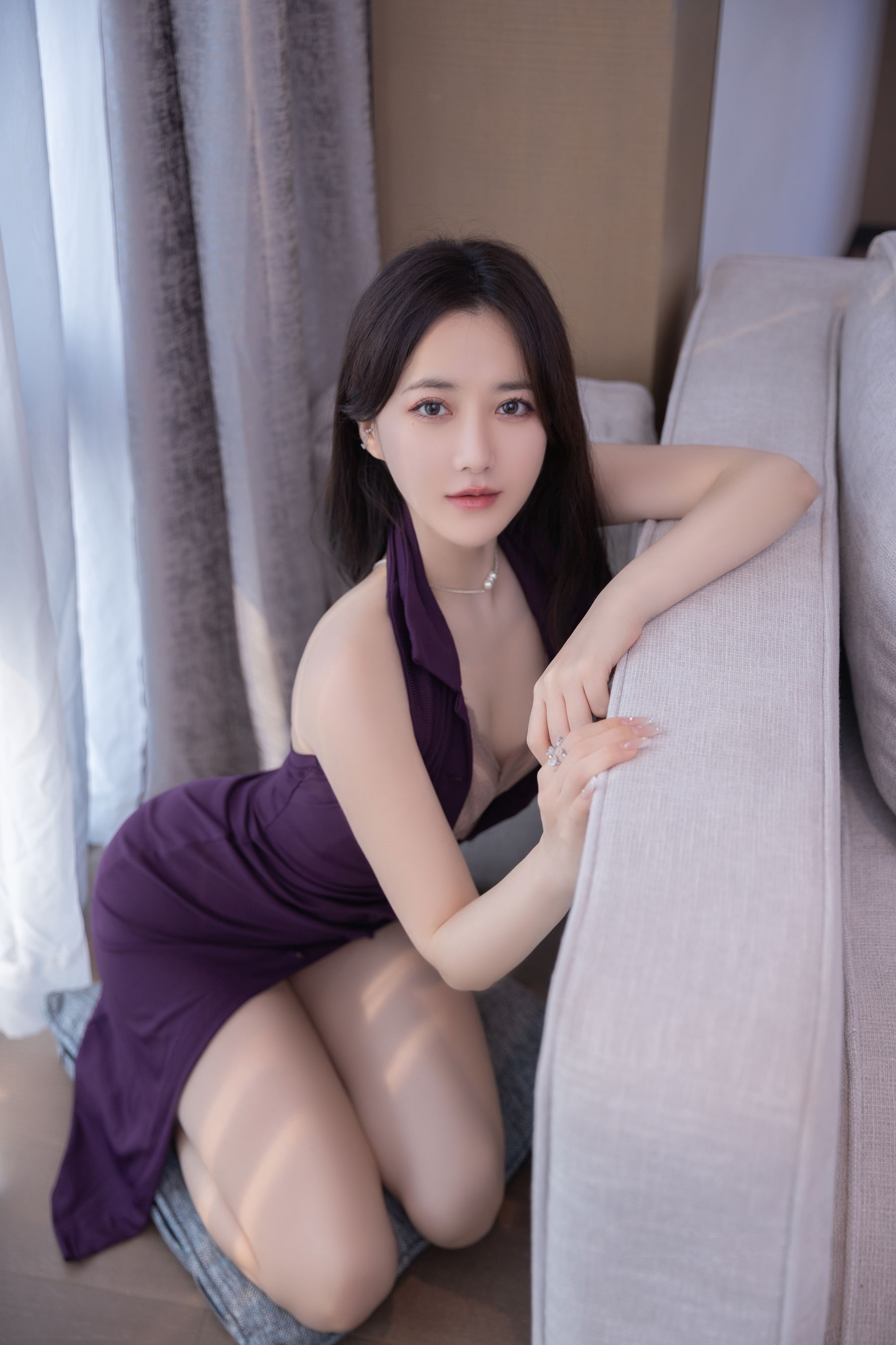 鱼子酱情欲OL写真