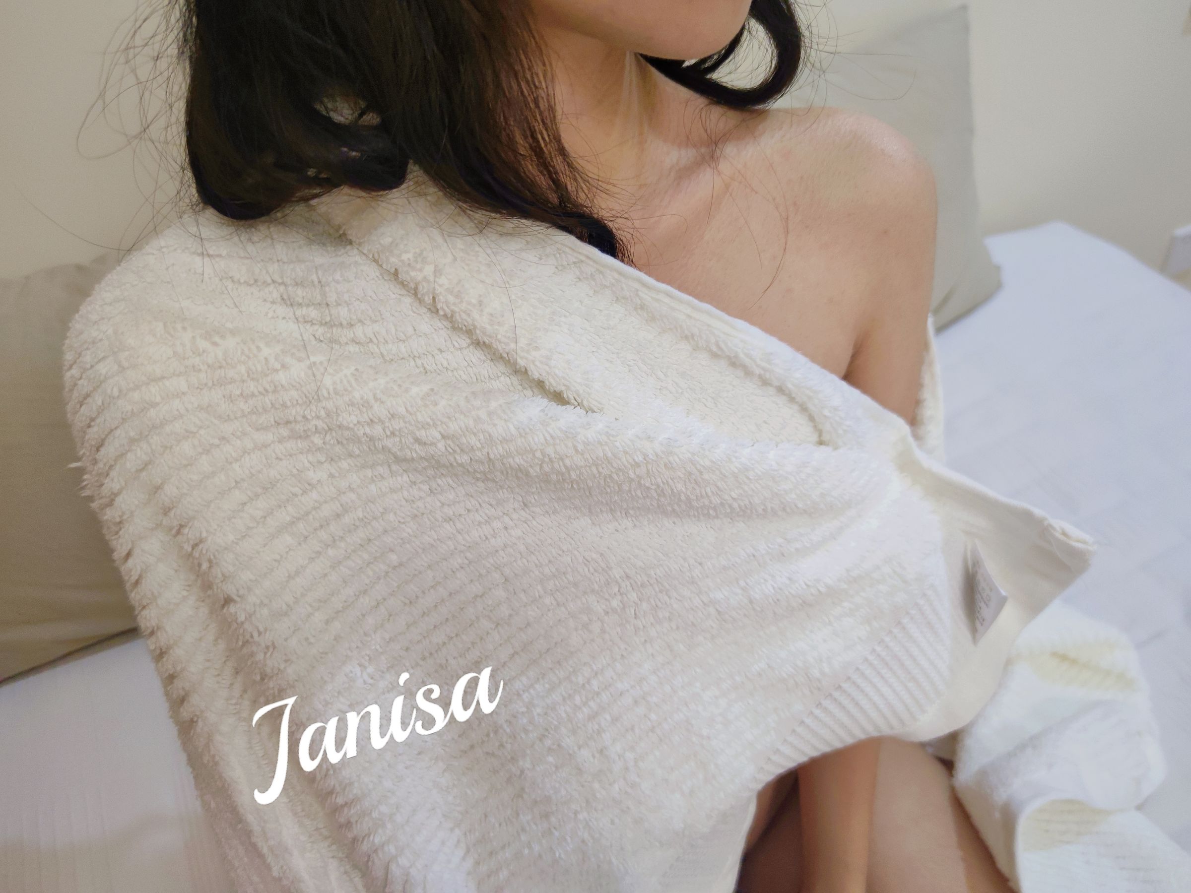 Janisa - 包裹不住的诱惑