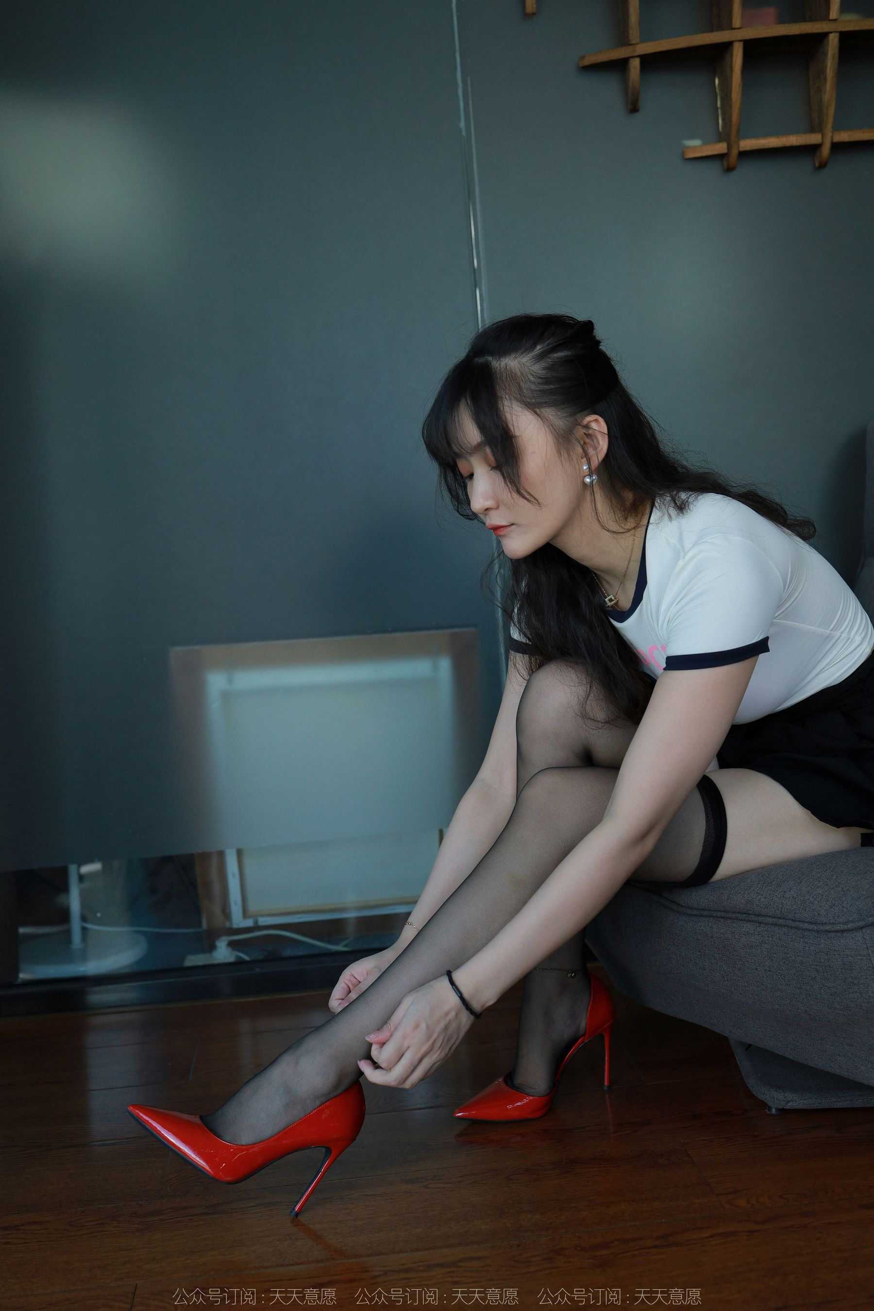 IESS异思趣向 - 模特： 秋秋 《红黑虾线》