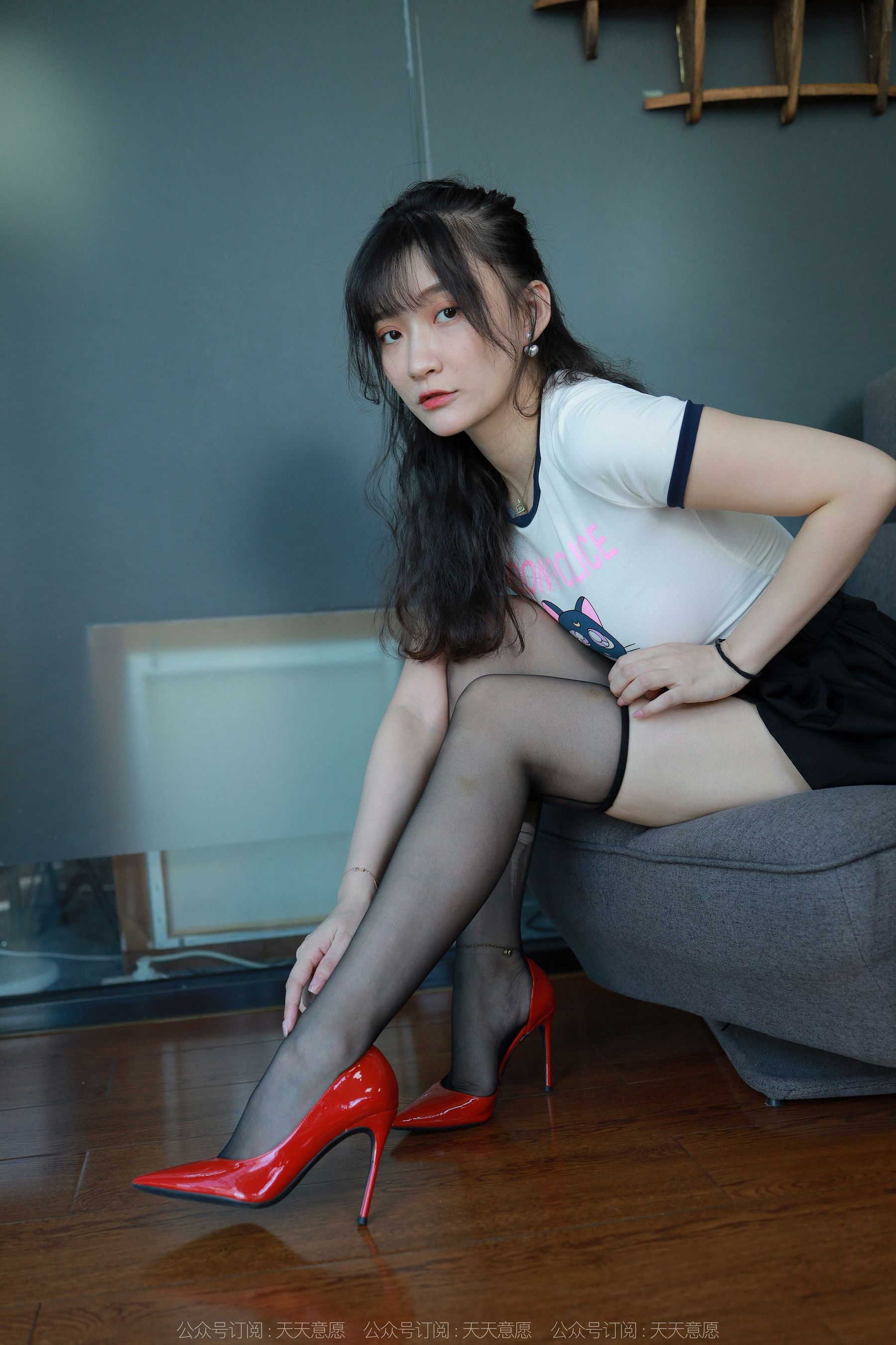 IESS异思趣向 - 模特： 秋秋 《红黑虾线》