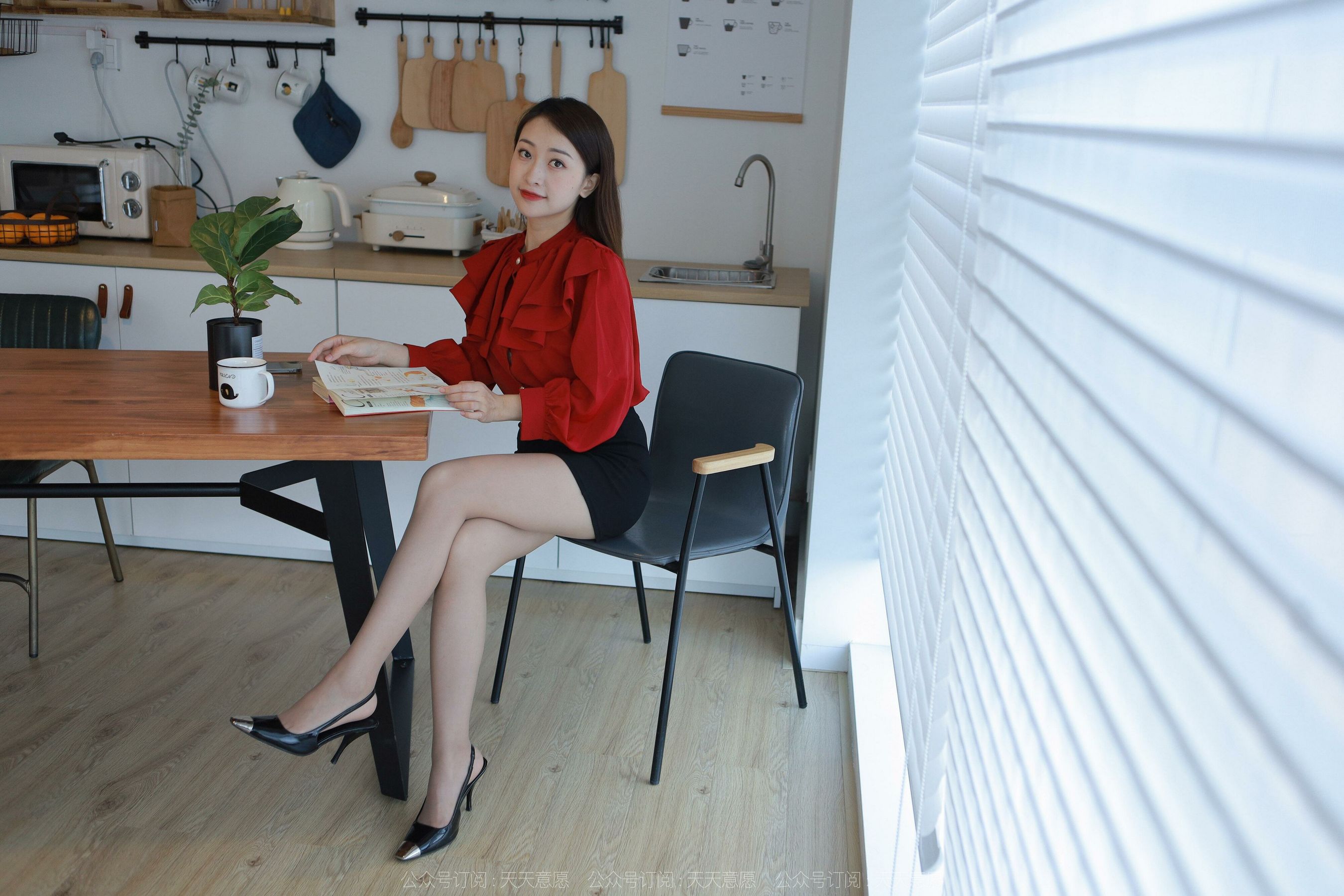 IESS异思趣向 - 模特： 小婕 《红色暗示》