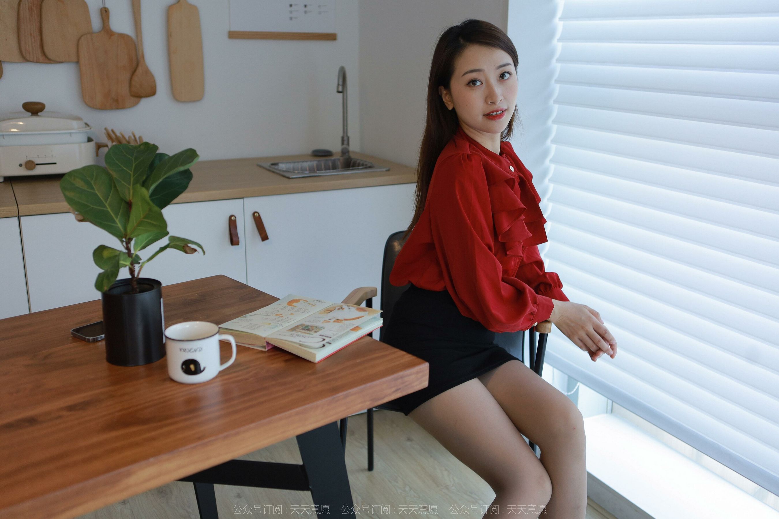 IESS异思趣向 - 模特： 小婕 《红色暗示》