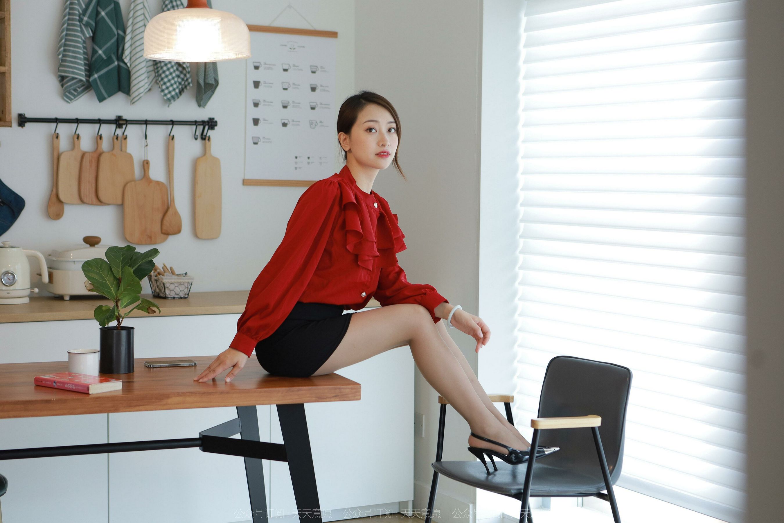 IESS异思趣向 - 模特： 小婕 《红色暗示》
