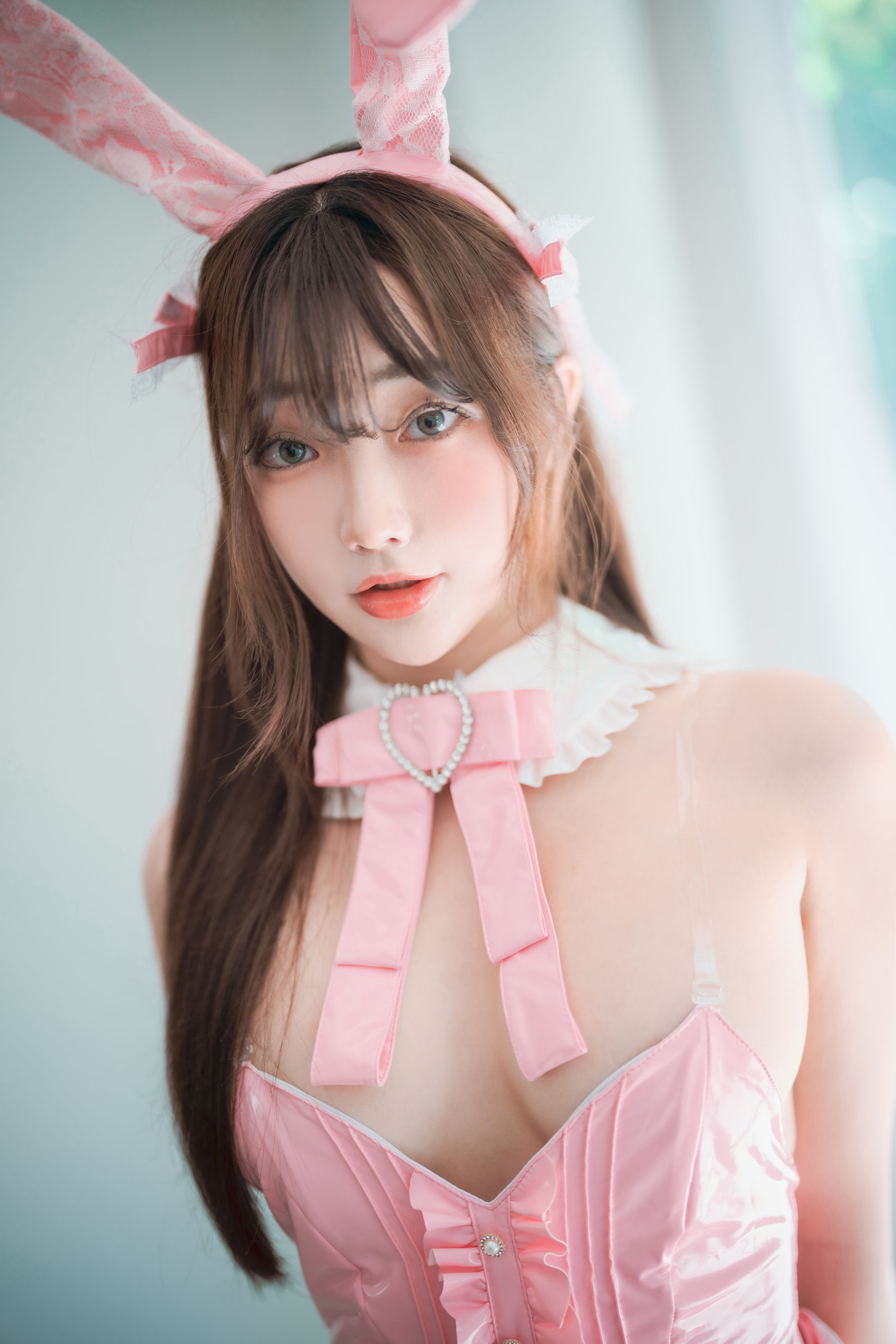 [DJAWA] Newbom - The Year of the Pink Bunny