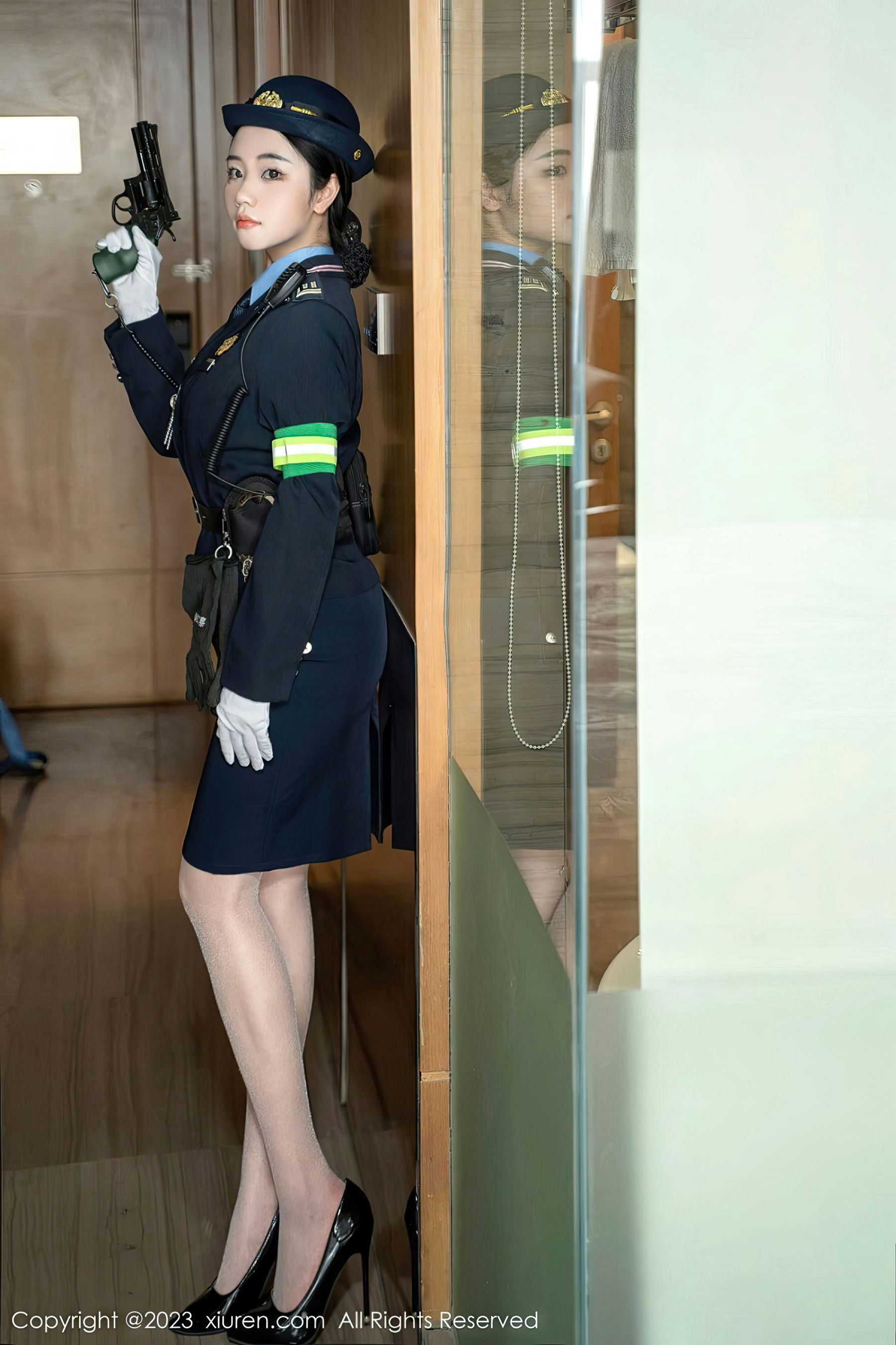 [秀人XiuRen] 2023.03.30 No.6497 汐汐爱吃草莓