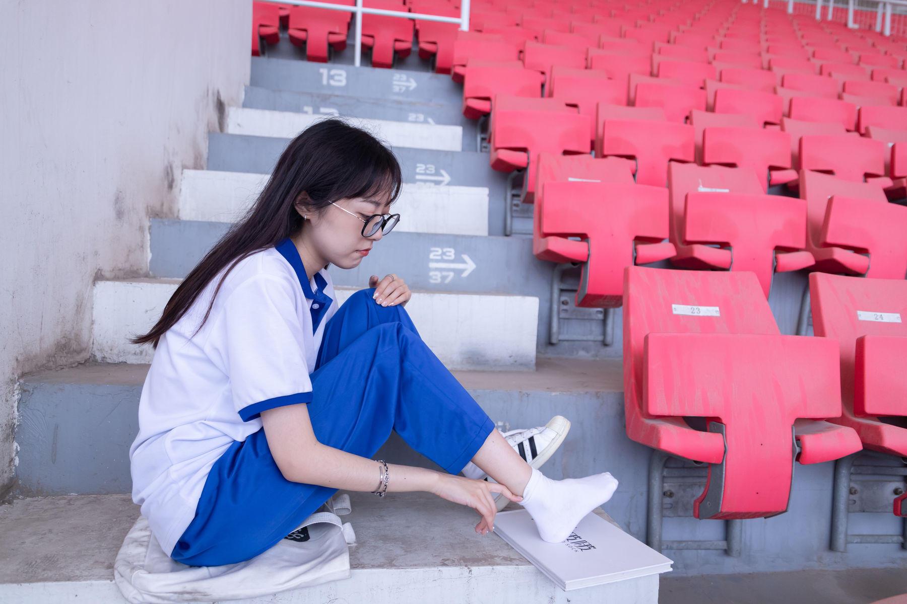 BoBoSocks袜啵啵 No.002 稚予-校服、贝壳头、白棉袜、裸足