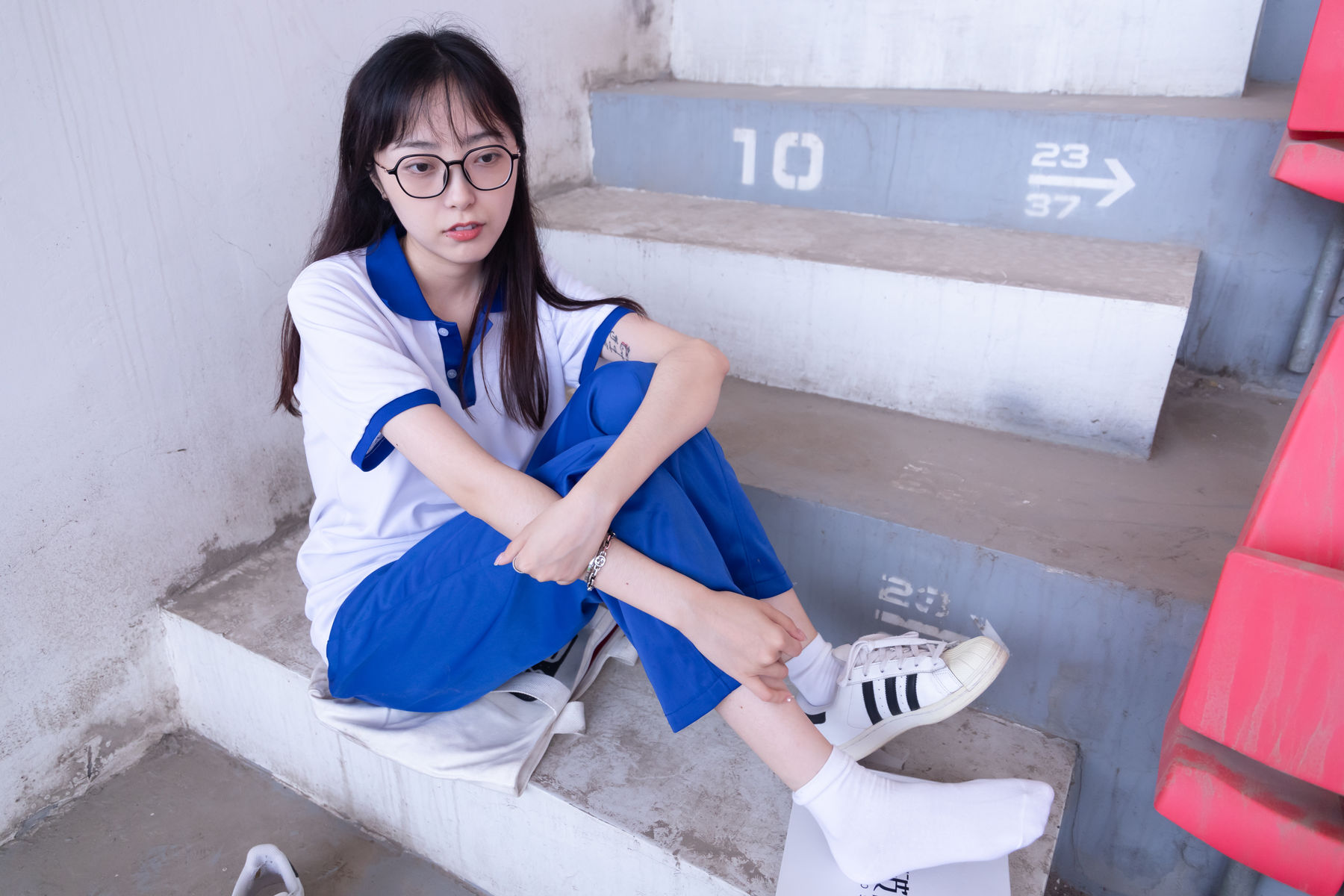 BoBoSocks袜啵啵 No.002 稚予-校服、贝壳头、白棉袜、裸足