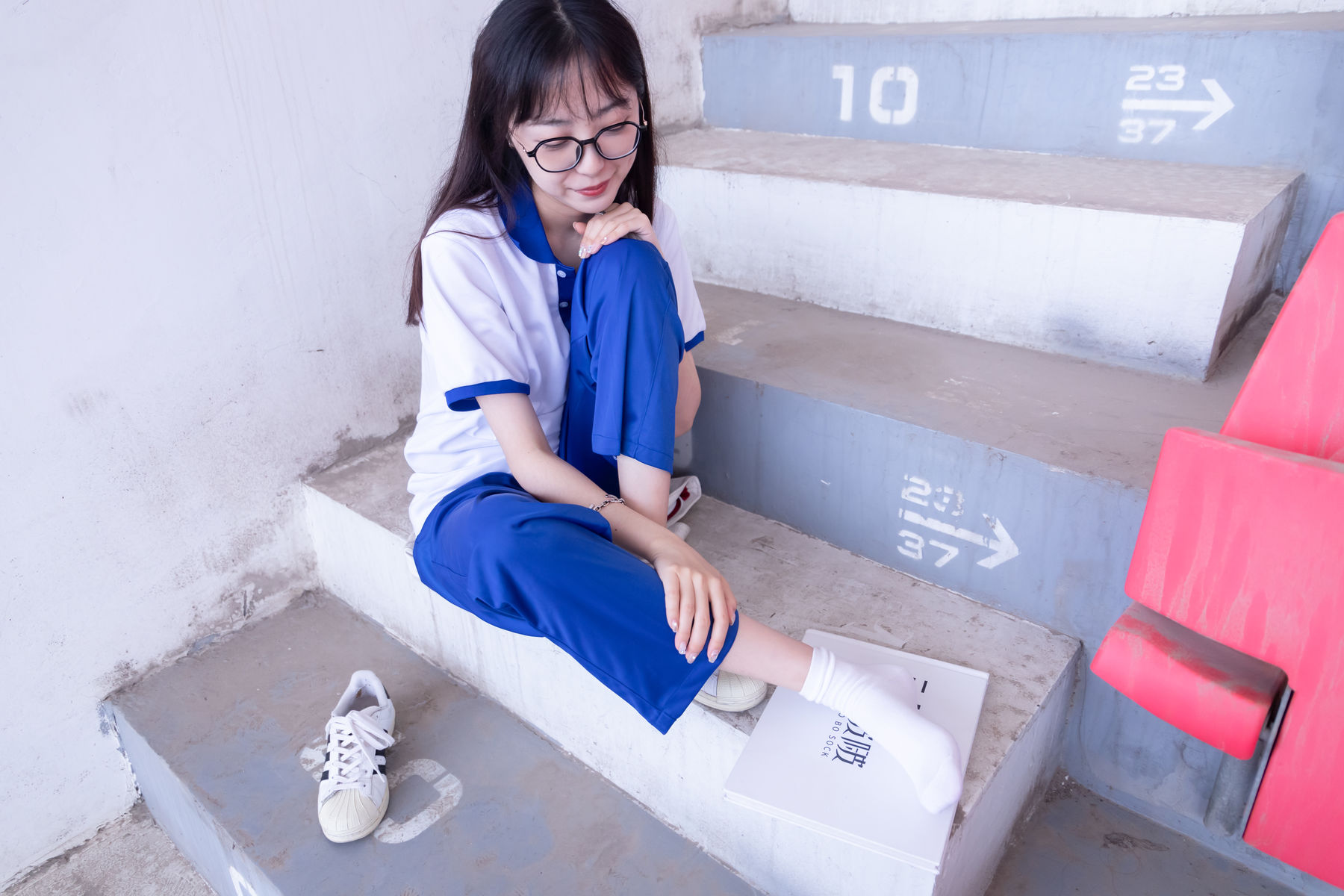 BoBoSocks袜啵啵 No.002 稚予-校服、贝壳头、白棉袜、裸足