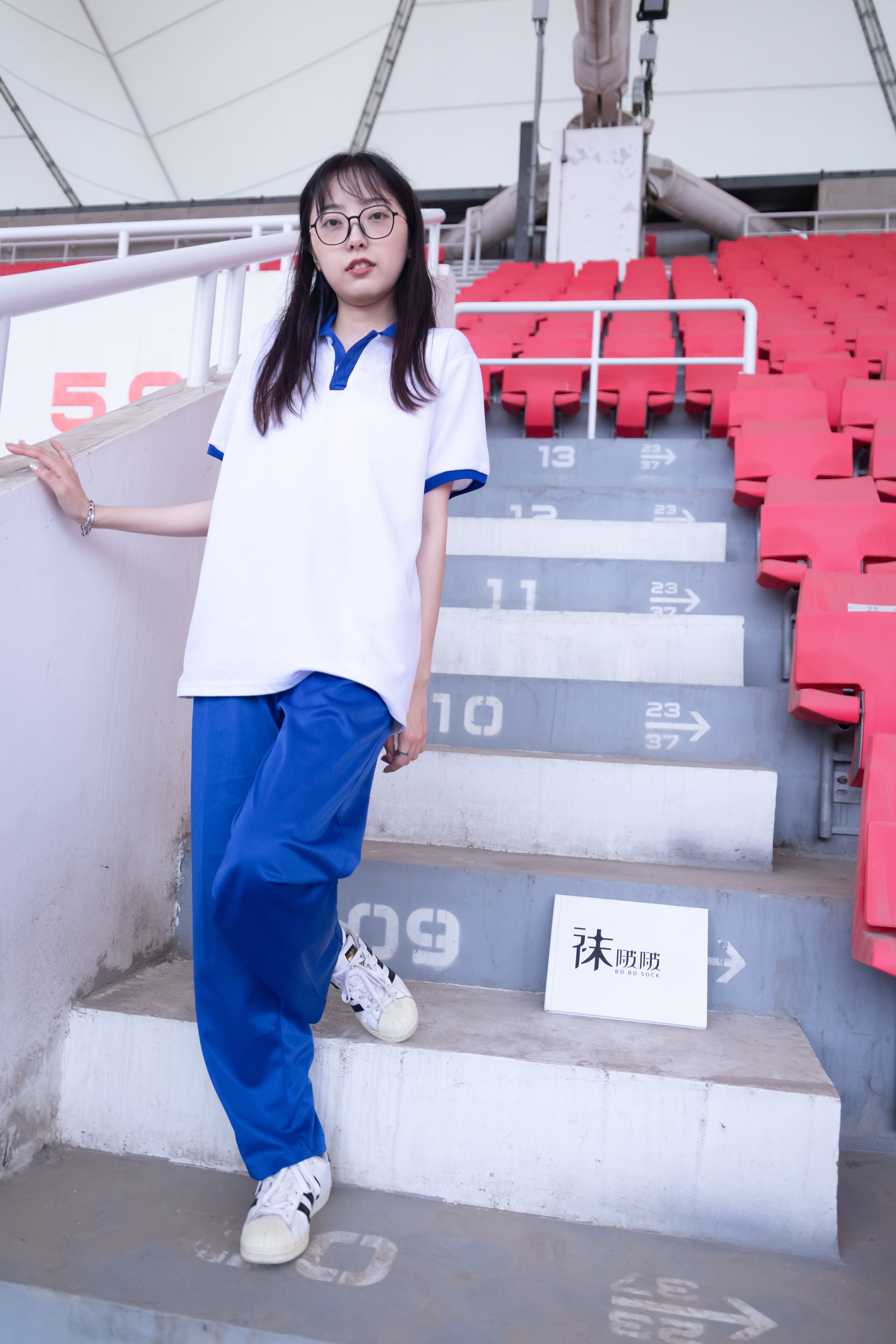 BoBoSocks袜啵啵 No.002 稚予-校服、贝壳头、白棉袜、裸足