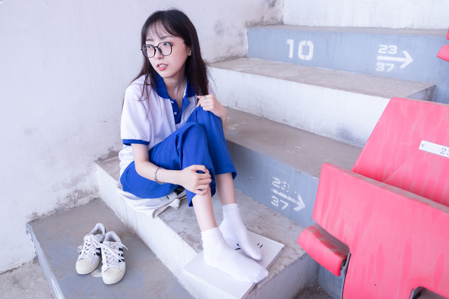 BoBoSocks袜啵啵 No.002 稚予-校服、贝壳头、白棉袜、裸足