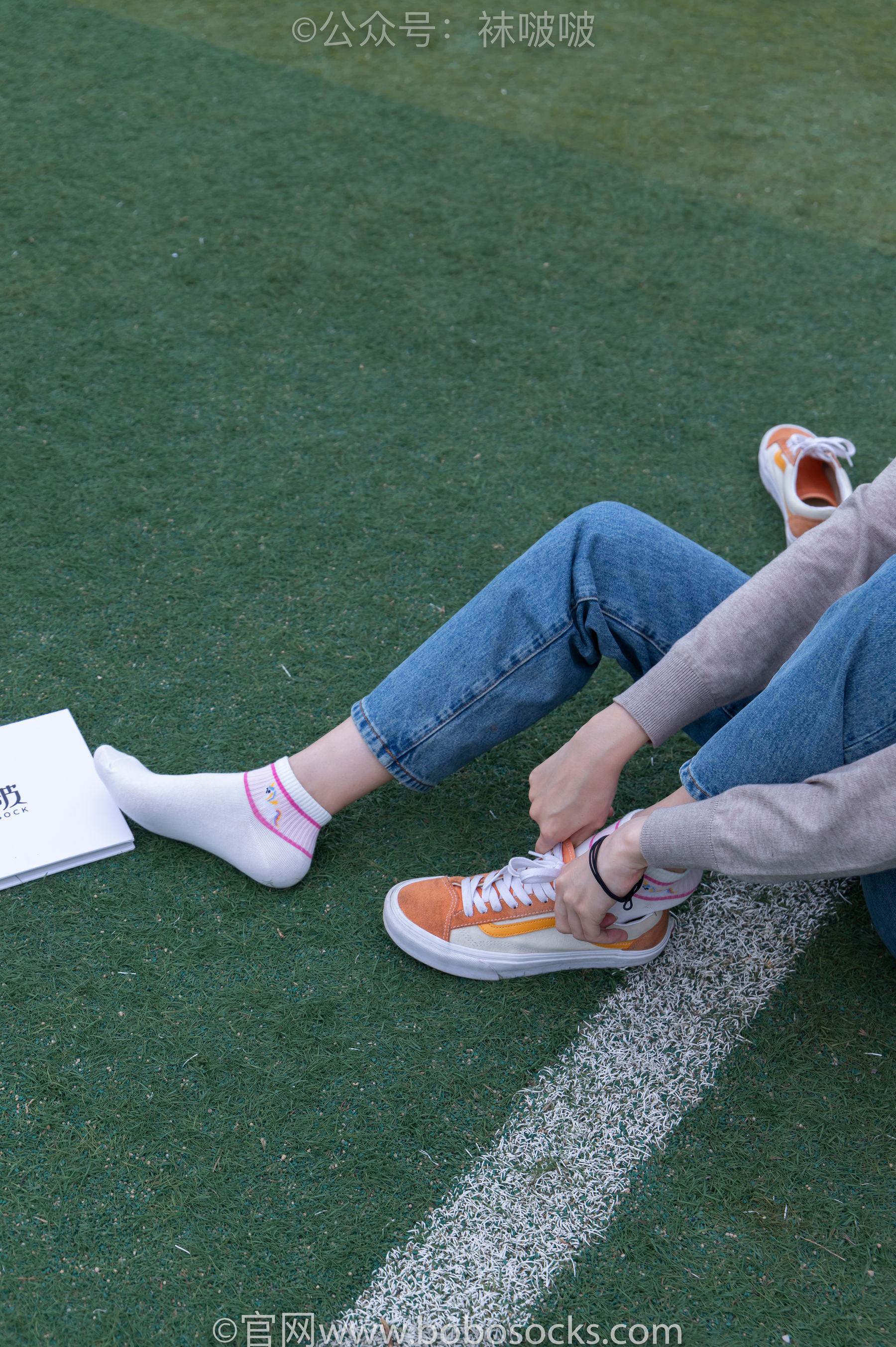 BoBoSocks袜啵啵 No.004 泡芙-vans帆布鞋、白棉袜、裸足