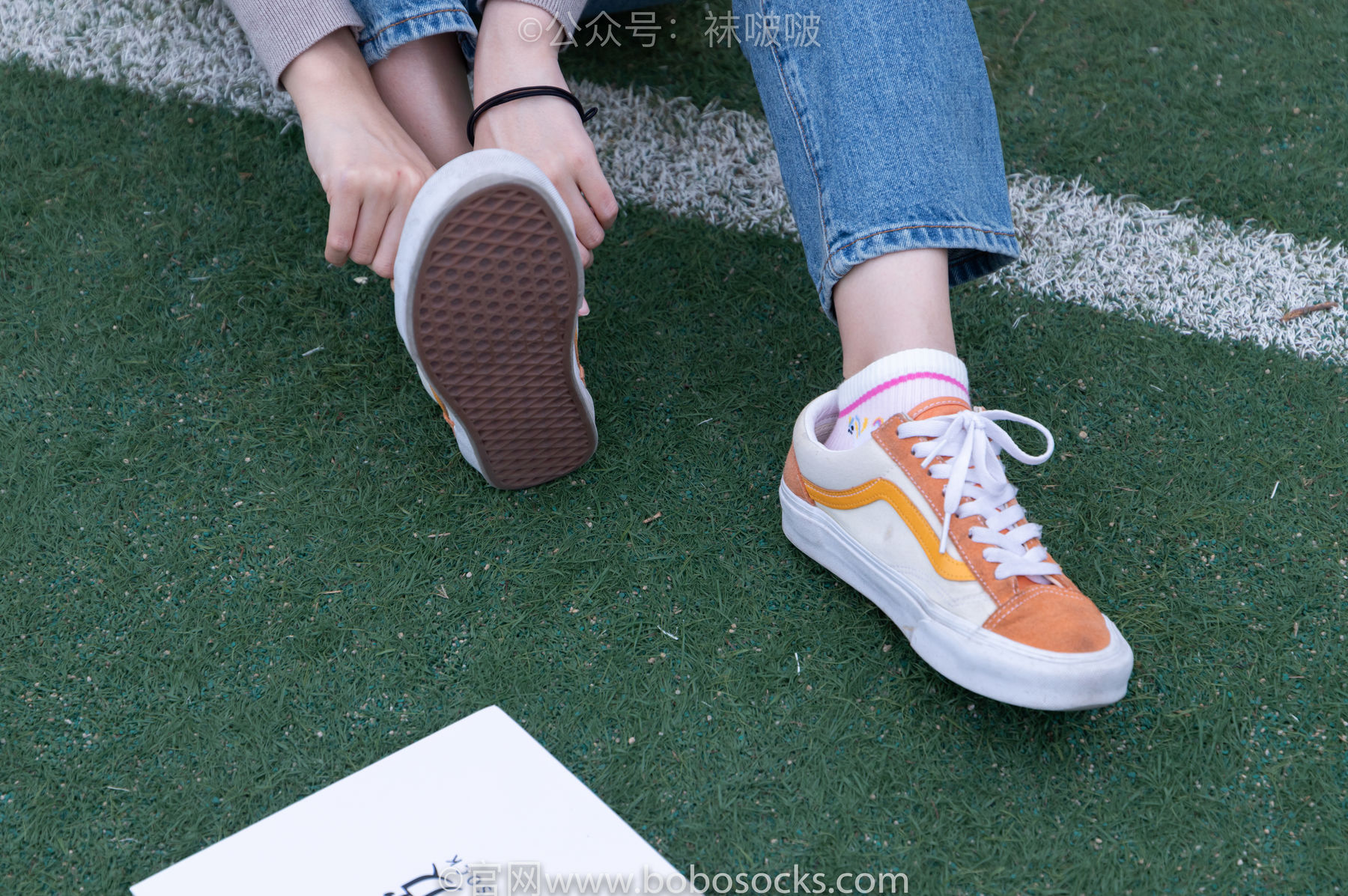 BoBoSocks袜啵啵 No.004 泡芙-vans帆布鞋、白棉袜、裸足