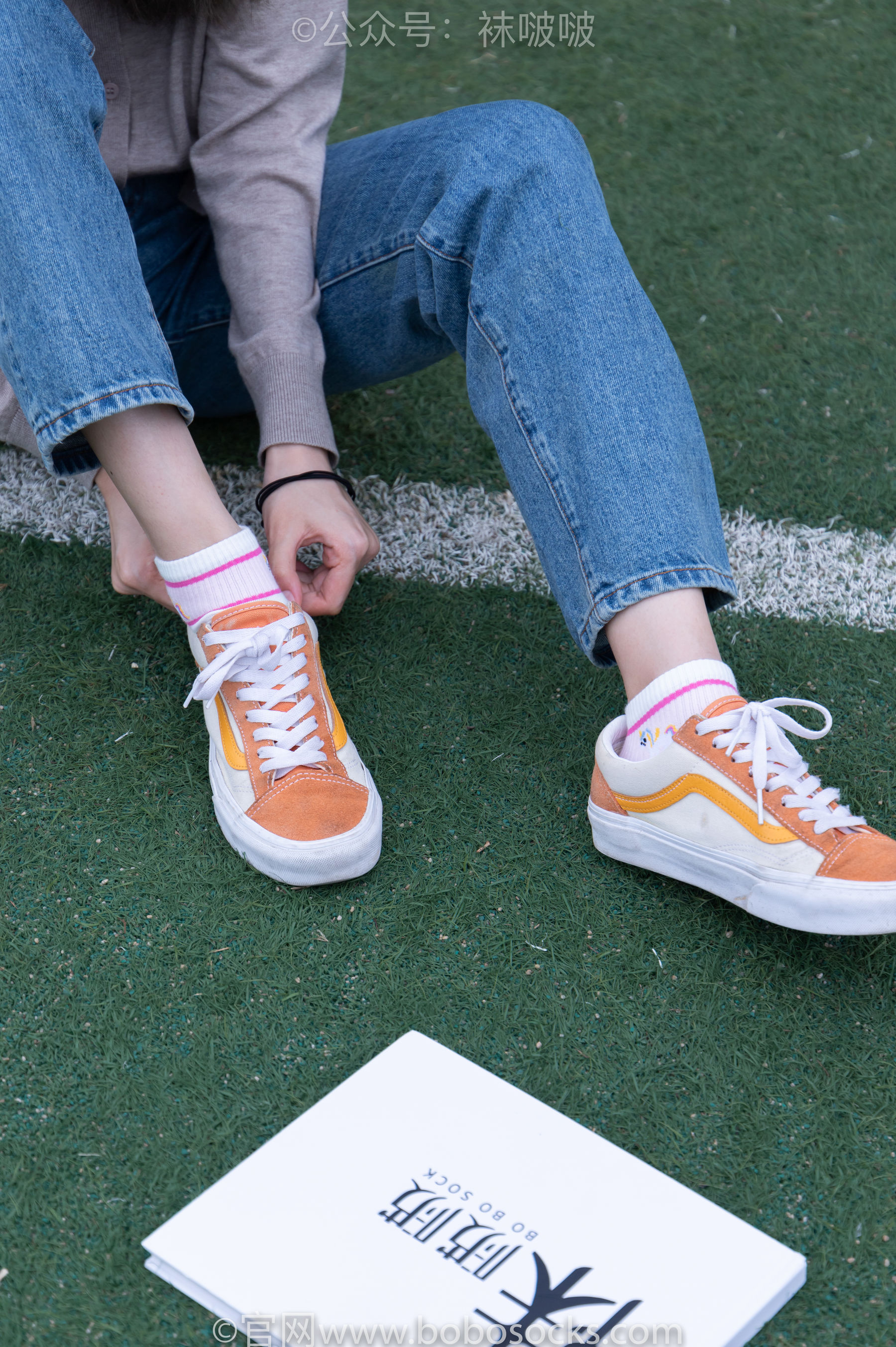 BoBoSocks袜啵啵 No.004 泡芙-vans帆布鞋、白棉袜、裸足