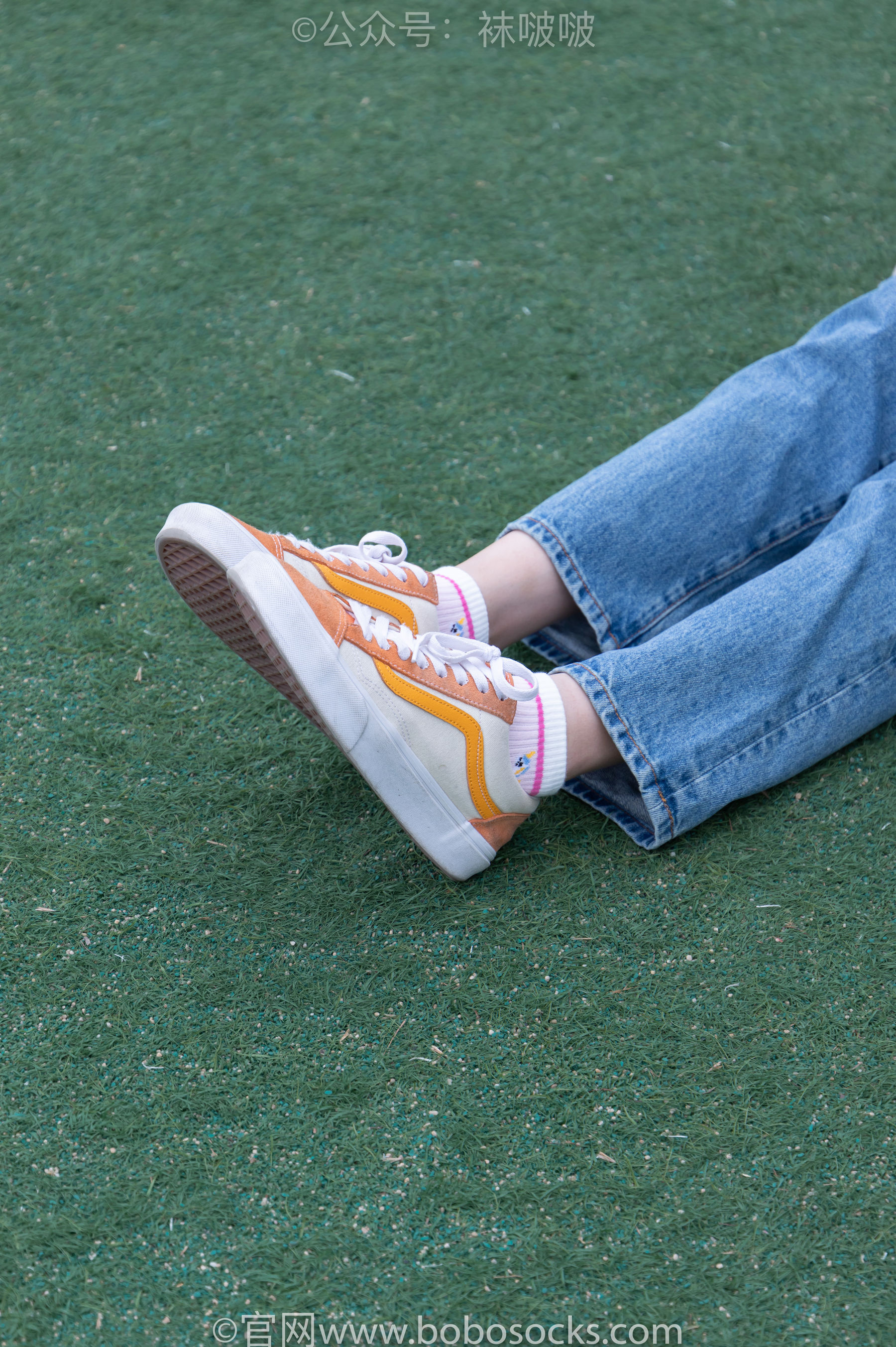 BoBoSocks袜啵啵 No.004 泡芙-vans帆布鞋、白棉袜、裸足