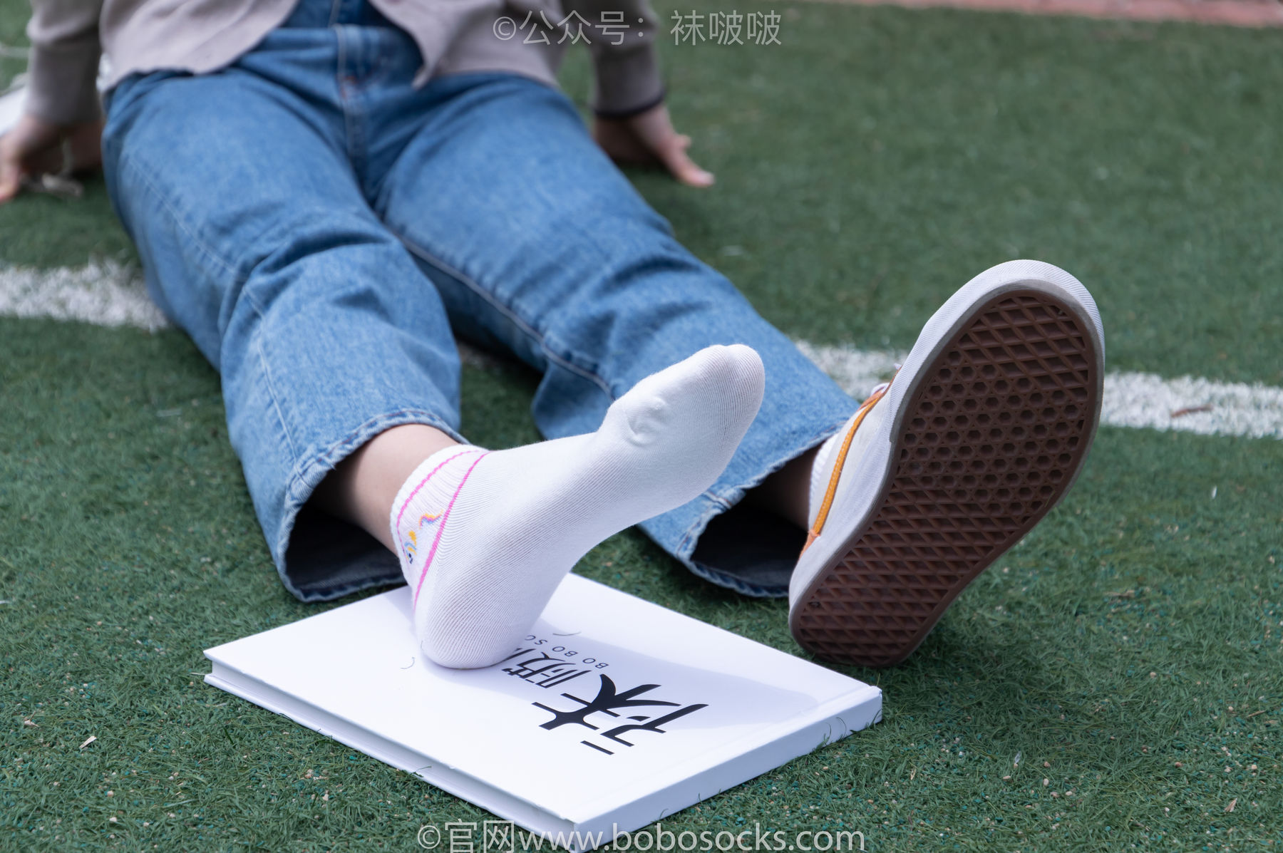 BoBoSocks袜啵啵 No.004 泡芙-vans帆布鞋、白棉袜、裸足