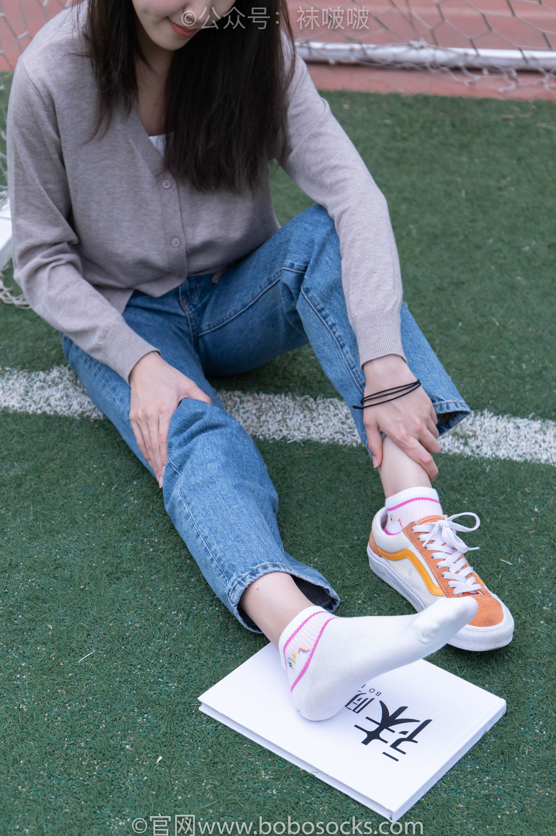 BoBoSocks袜啵啵 No.004 泡芙-vans帆布鞋、白棉袜、裸足