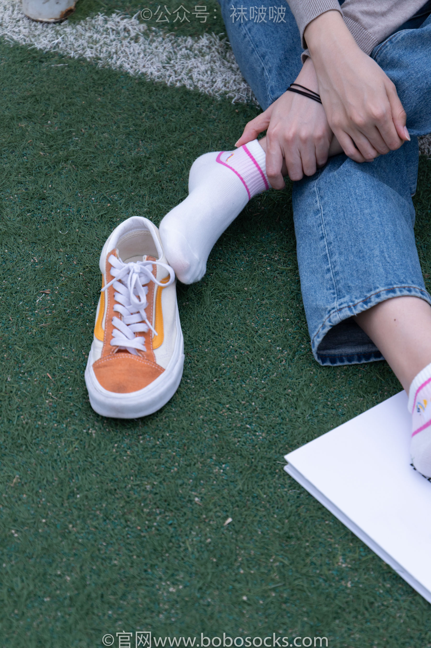 BoBoSocks袜啵啵 No.004 泡芙-vans帆布鞋、白棉袜、裸足