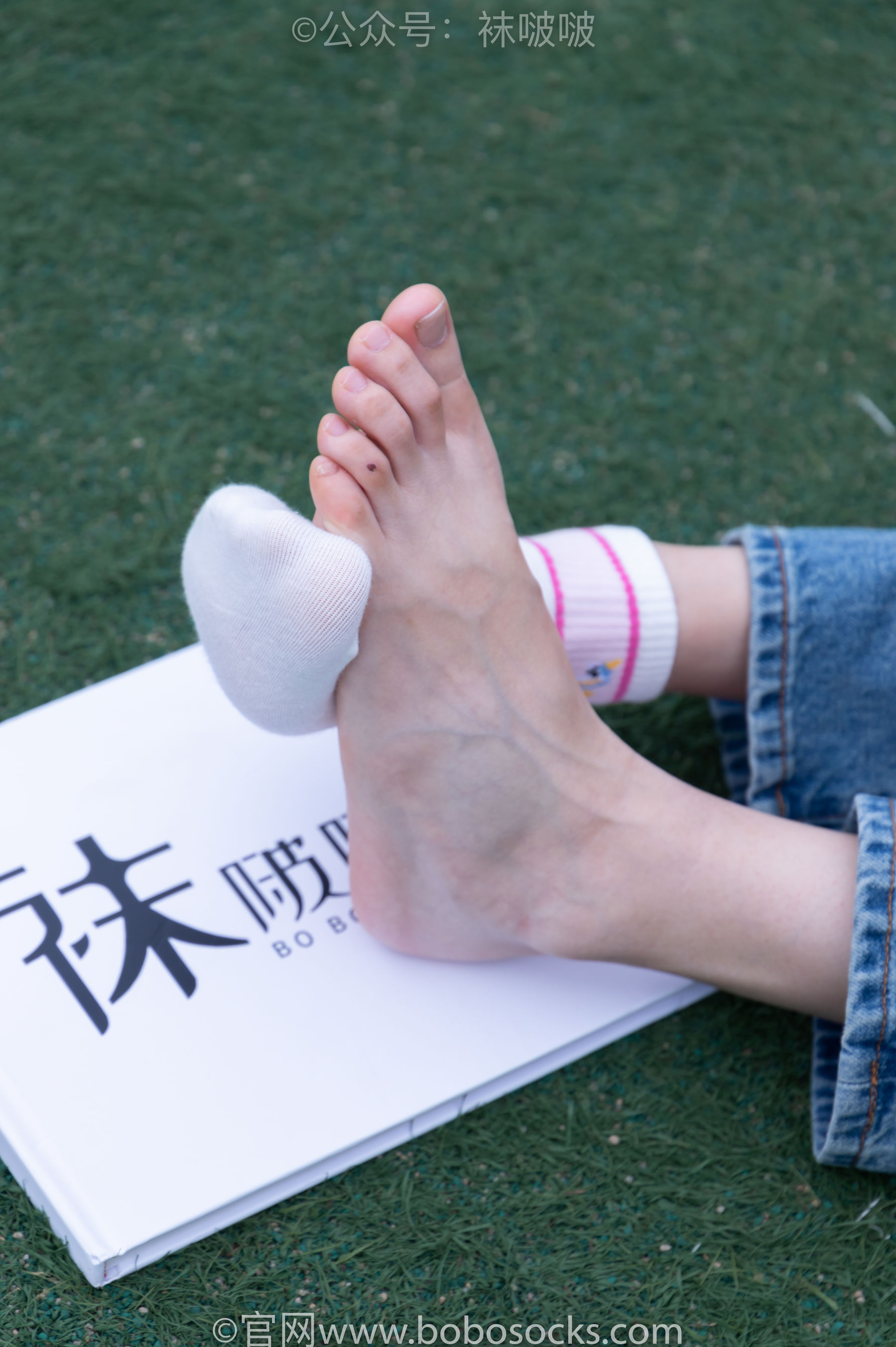 BoBoSocks袜啵啵 No.004 泡芙-vans帆布鞋、白棉袜、裸足