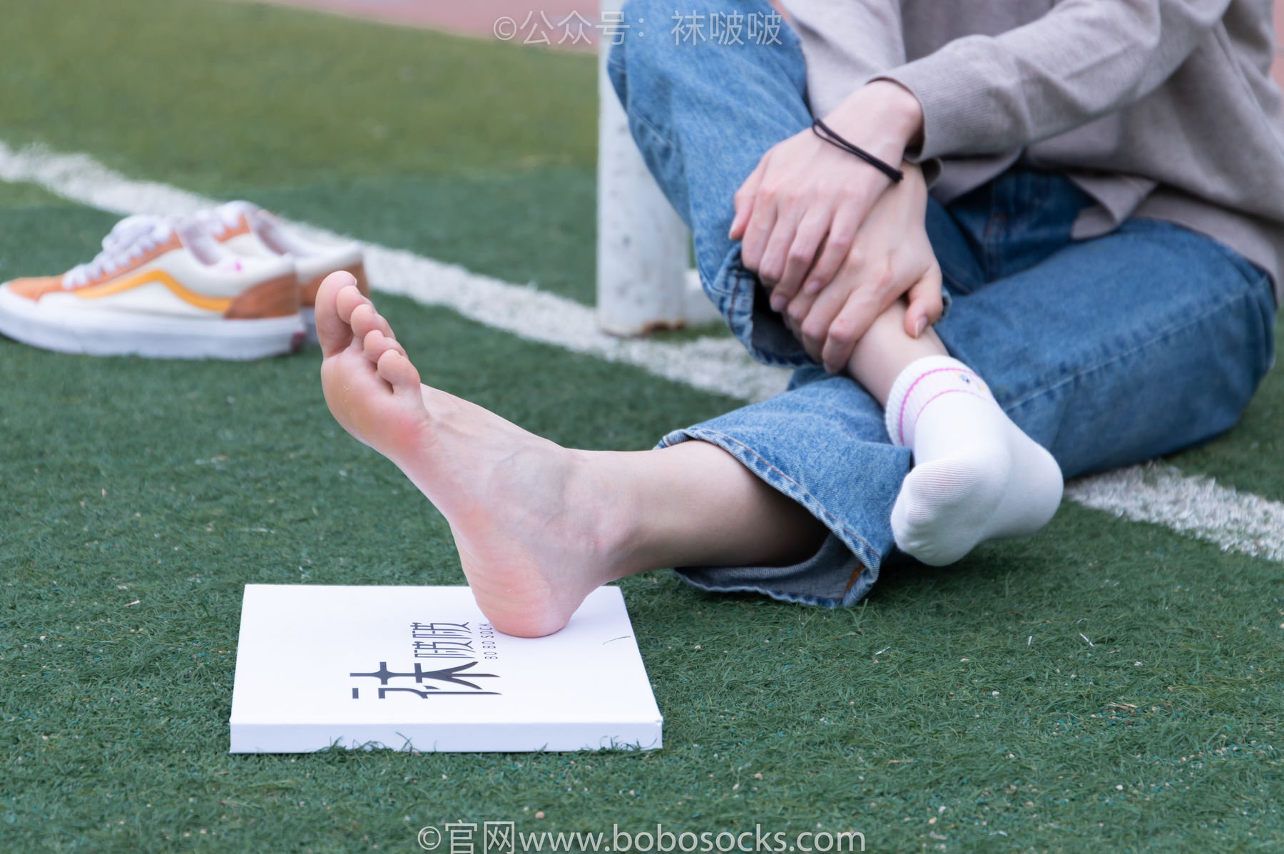 BoBoSocks袜啵啵 No.004 泡芙-vans帆布鞋、白棉袜、裸足
