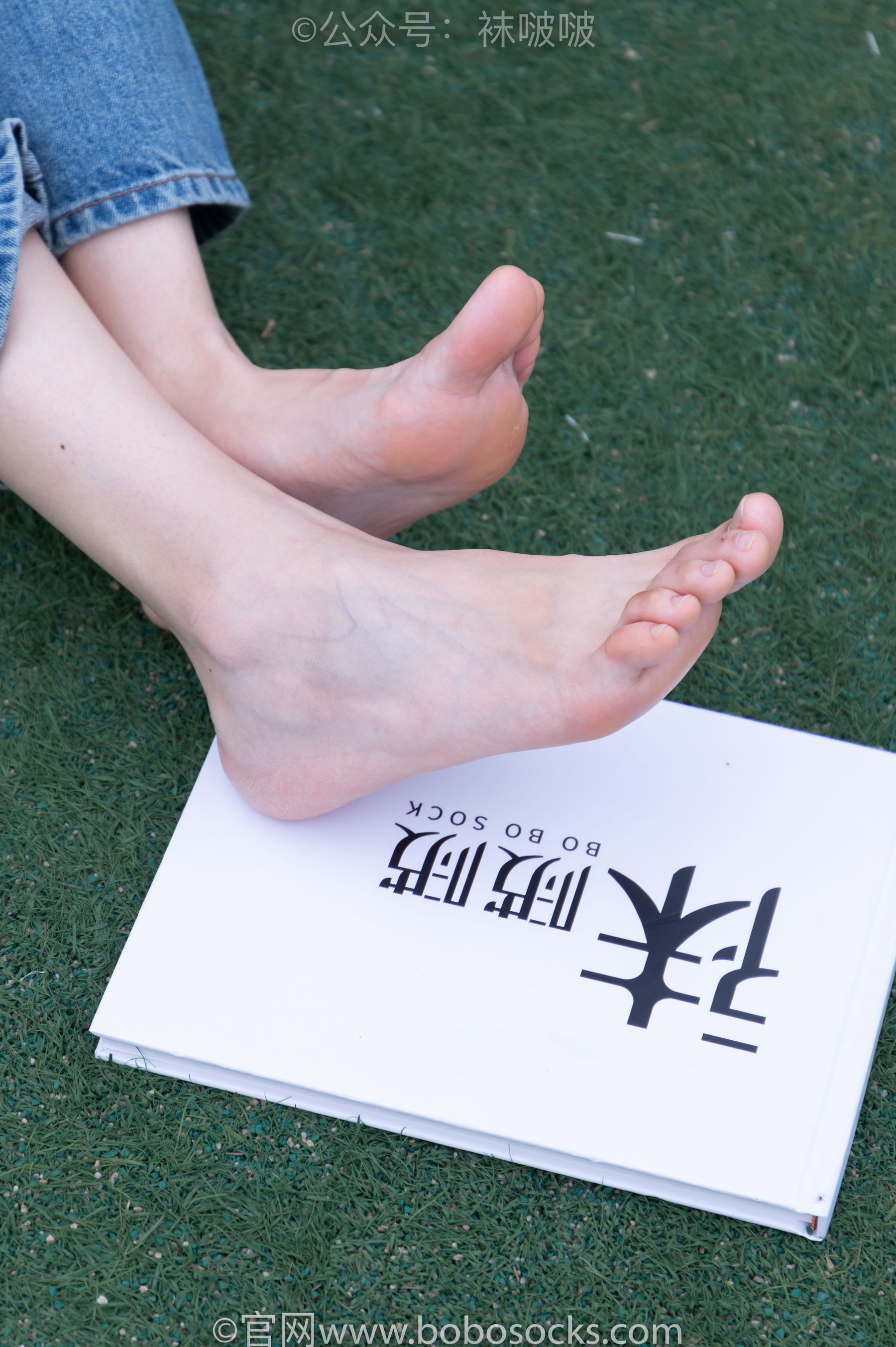 BoBoSocks袜啵啵 No.004 泡芙-vans帆布鞋、白棉袜、裸足
