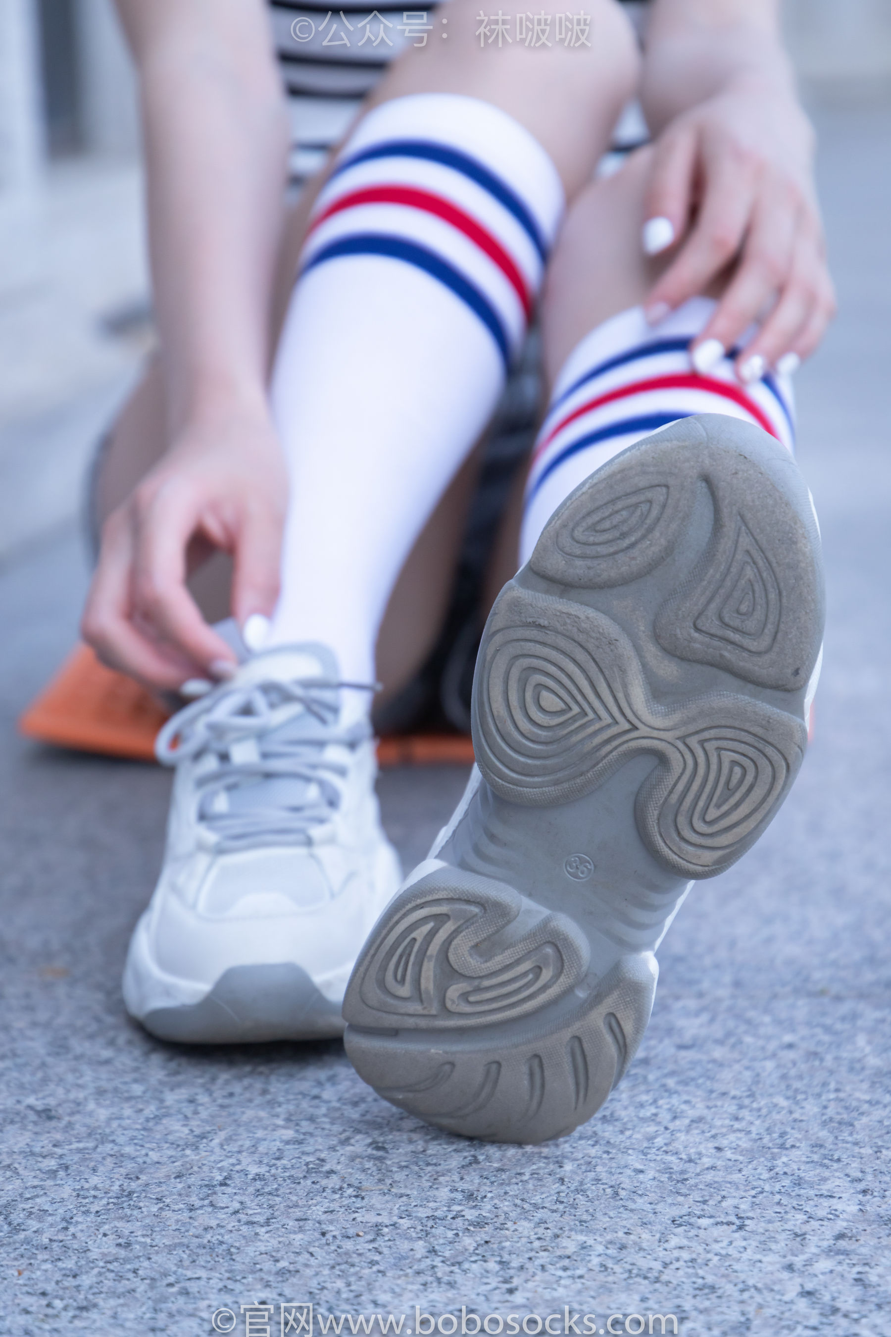 BoBoSocks袜啵啵 No.006 小米-运动鞋、白色小腿袜、裸足