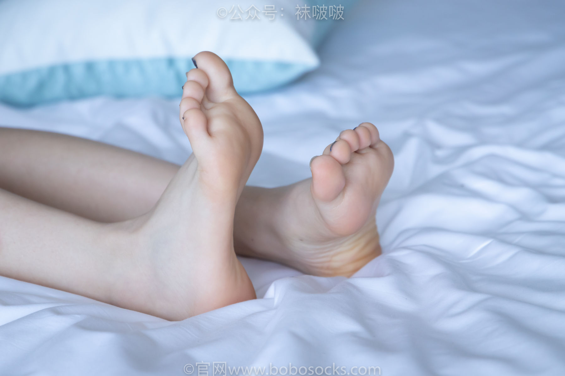 BoBoSocks袜啵啵 No.009 果冻-耐克板鞋、白棉袜、裸足