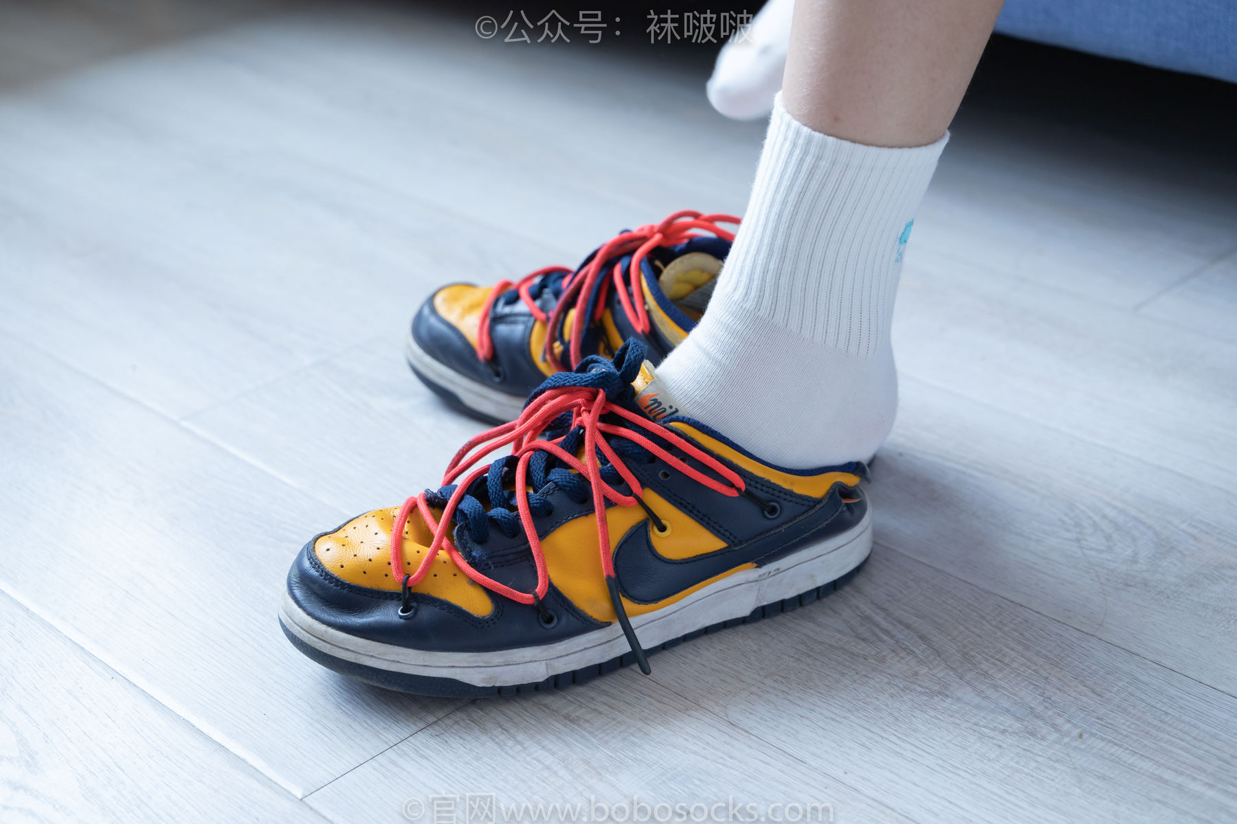 BoBoSocks袜啵啵 No.009 果冻-耐克板鞋、白棉袜、裸足