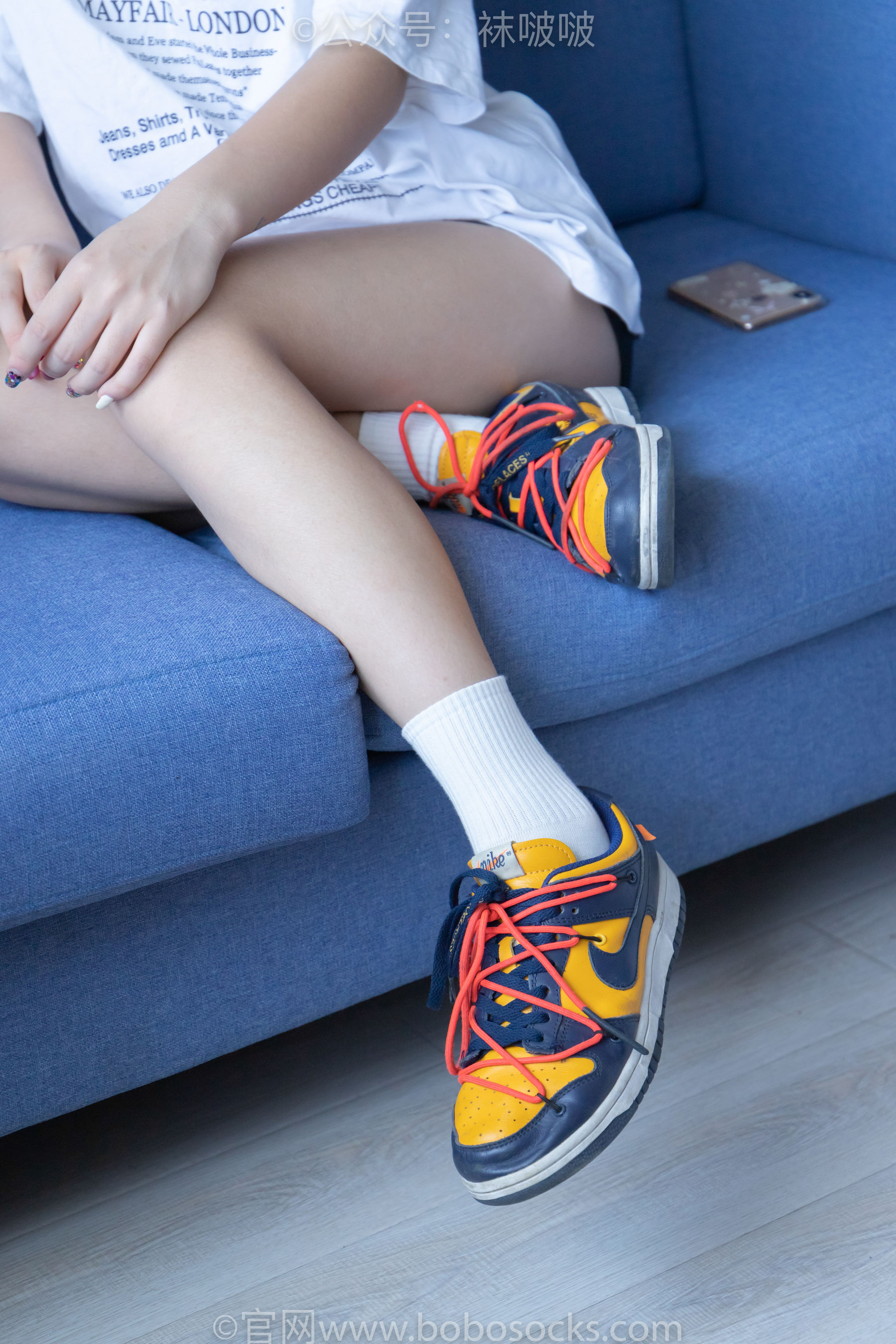 BoBoSocks袜啵啵 No.009 果冻-耐克板鞋、白棉袜、裸足