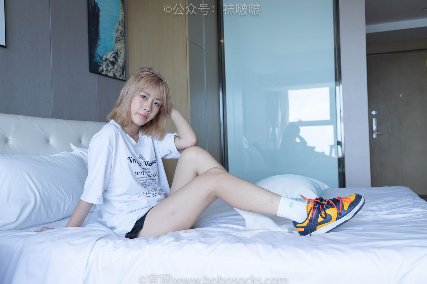 BoBoSocks袜啵啵 No.009 果冻-耐克板鞋、白棉袜、裸足
