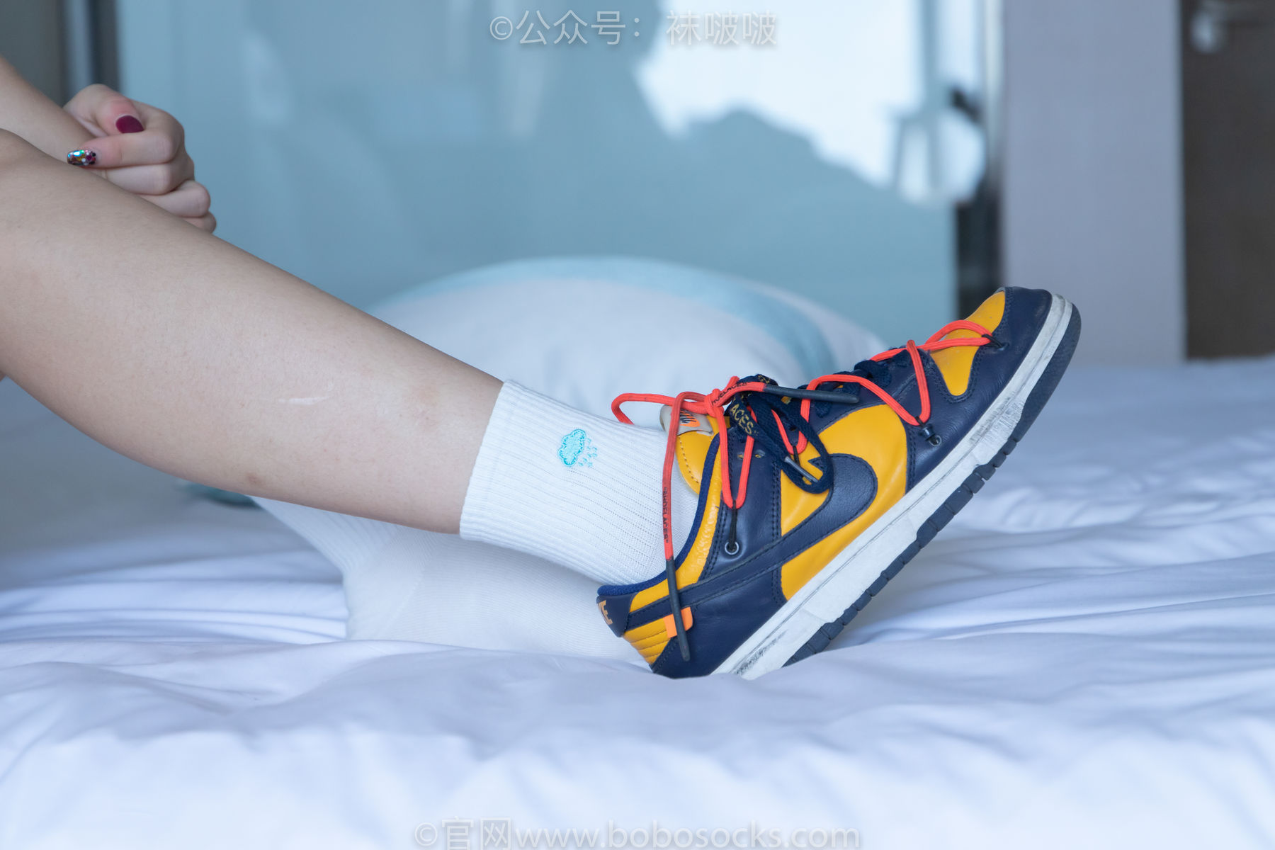 BoBoSocks袜啵啵 No.009 果冻-耐克板鞋、白棉袜、裸足