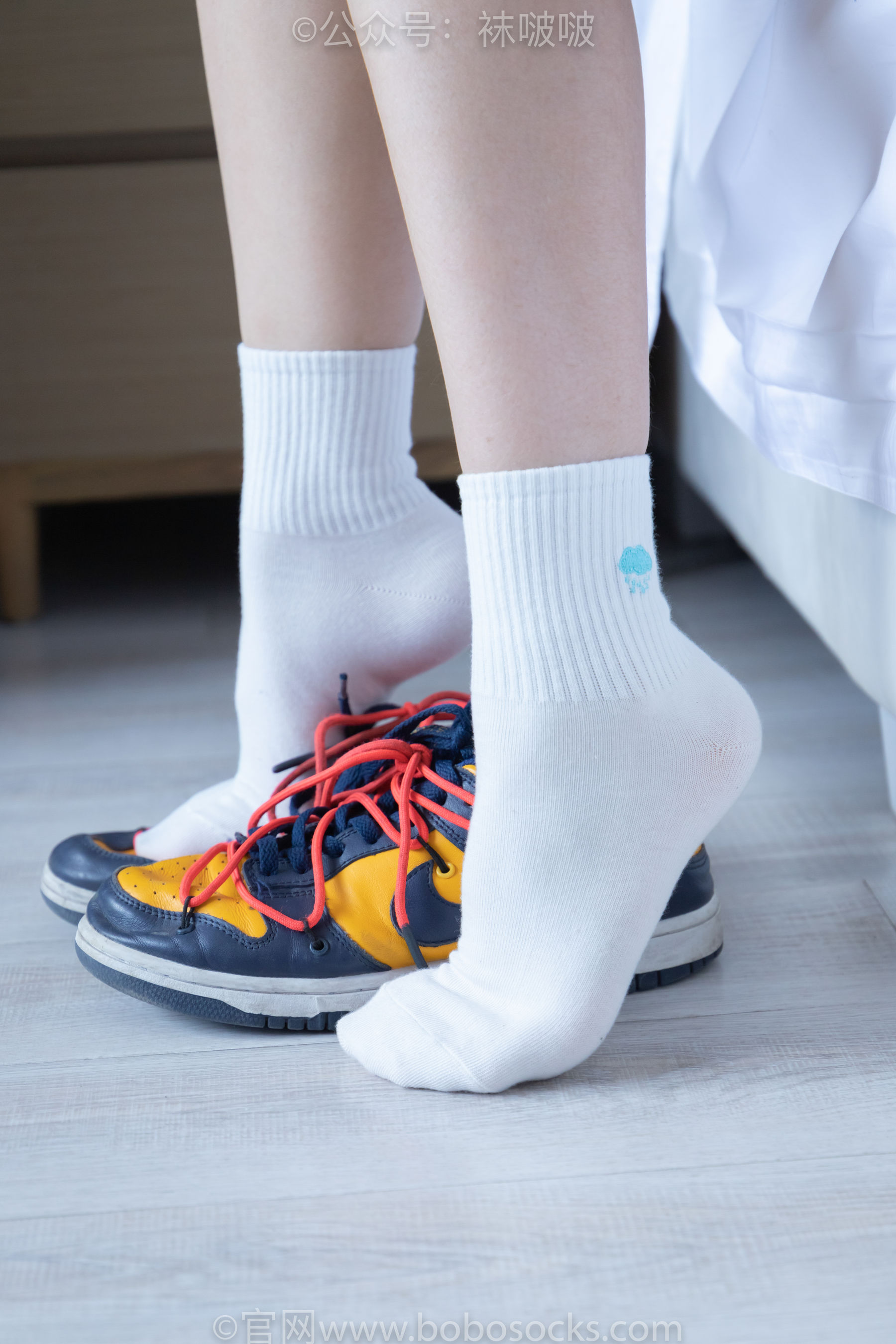 BoBoSocks袜啵啵 No.009 果冻-耐克板鞋、白棉袜、裸足