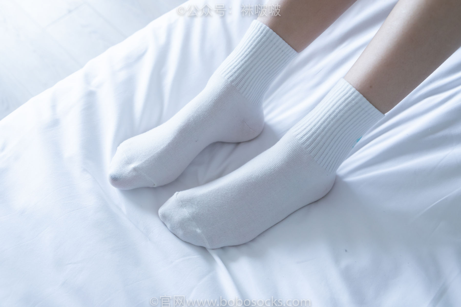 BoBoSocks袜啵啵 No.009 果冻-耐克板鞋、白棉袜、裸足