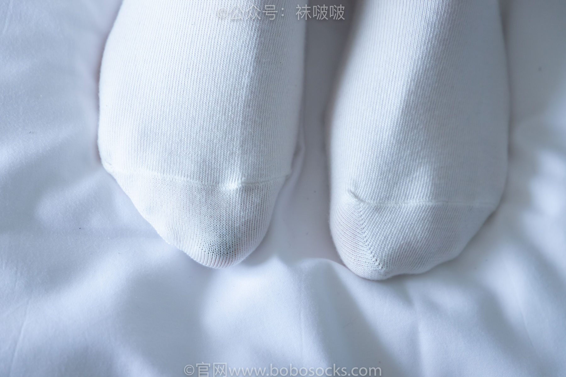 BoBoSocks袜啵啵 No.009 果冻-耐克板鞋、白棉袜、裸足
