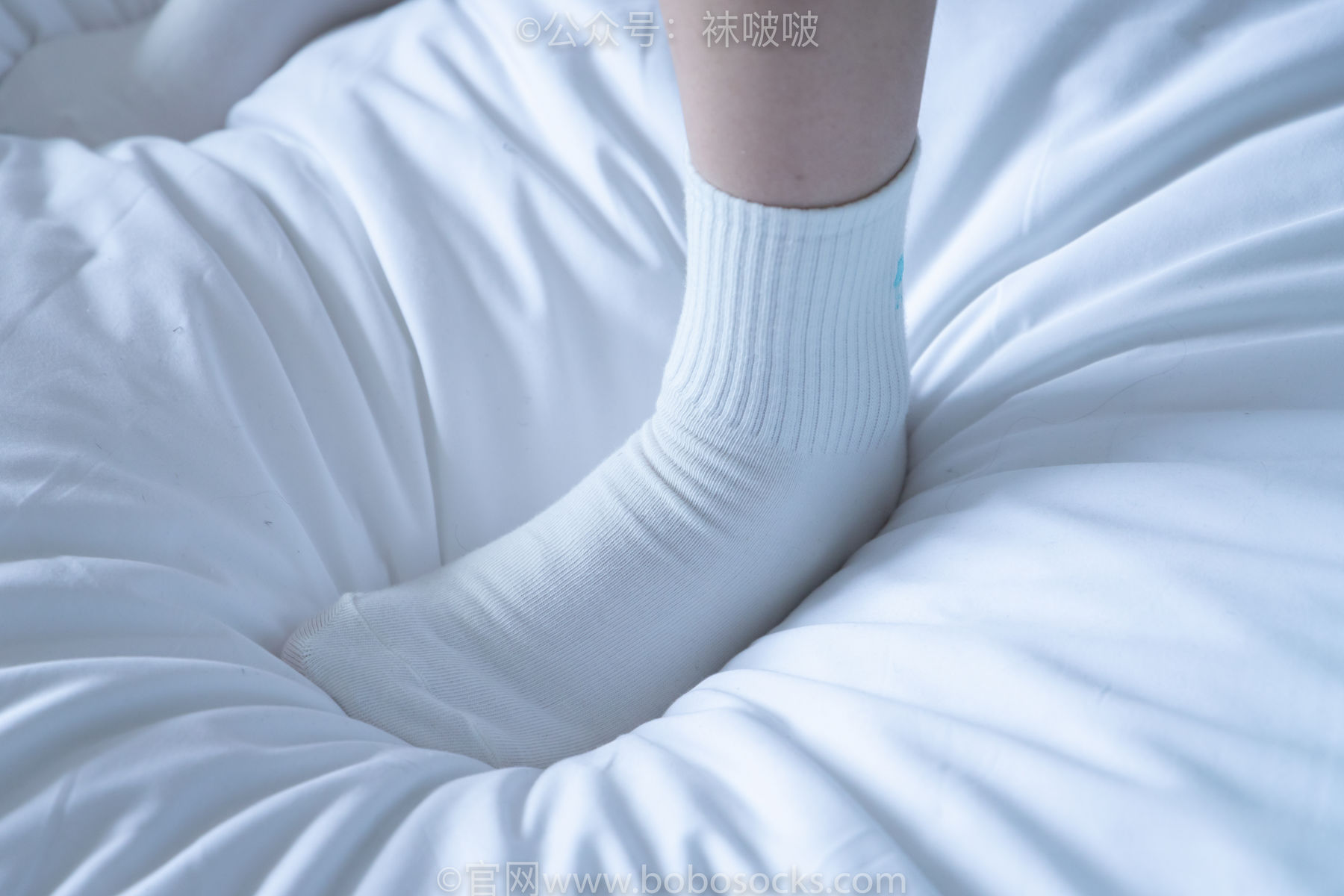BoBoSocks袜啵啵 No.009 果冻-耐克板鞋、白棉袜、裸足
