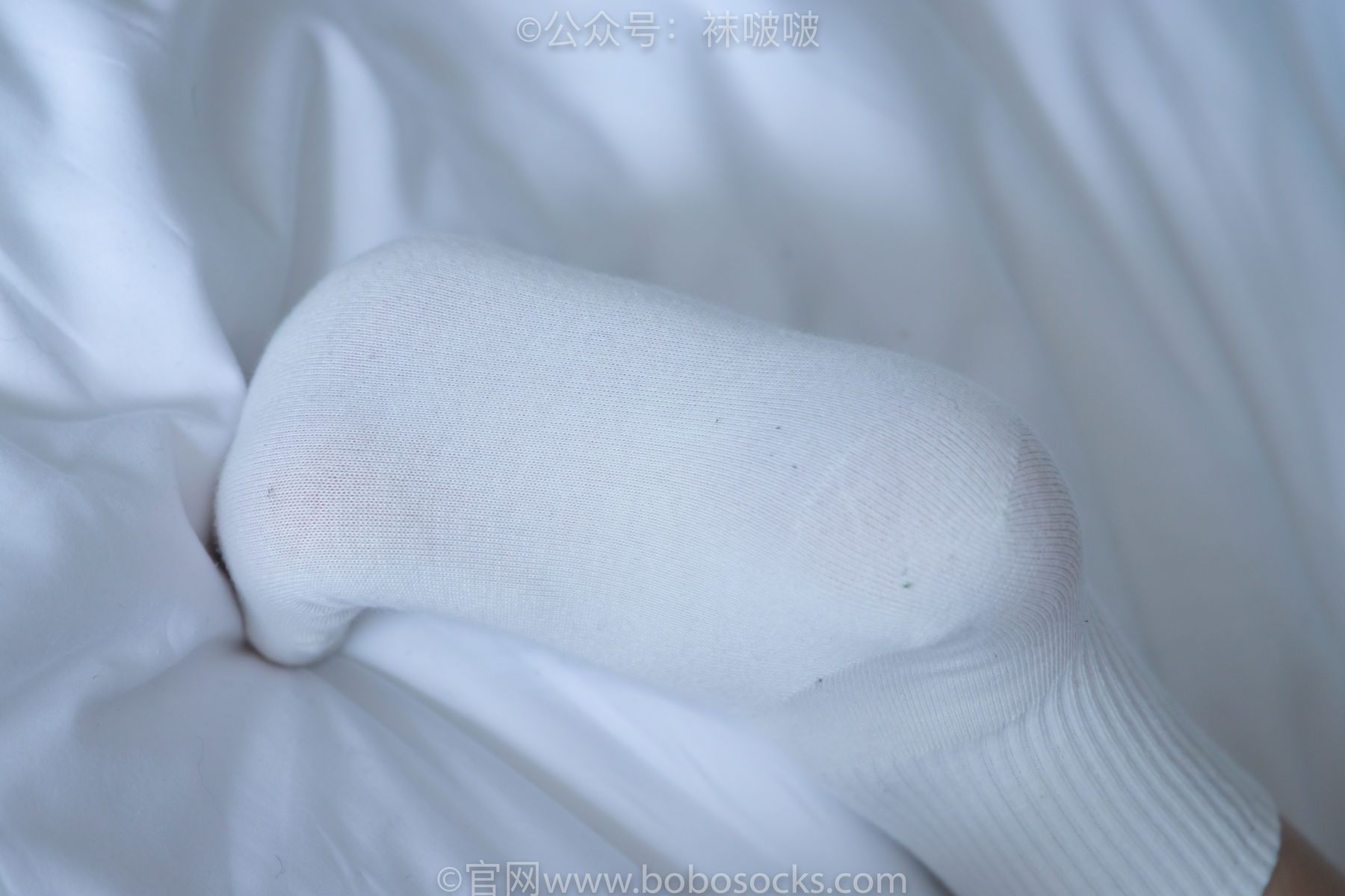 BoBoSocks袜啵啵 No.009 果冻-耐克板鞋、白棉袜、裸足