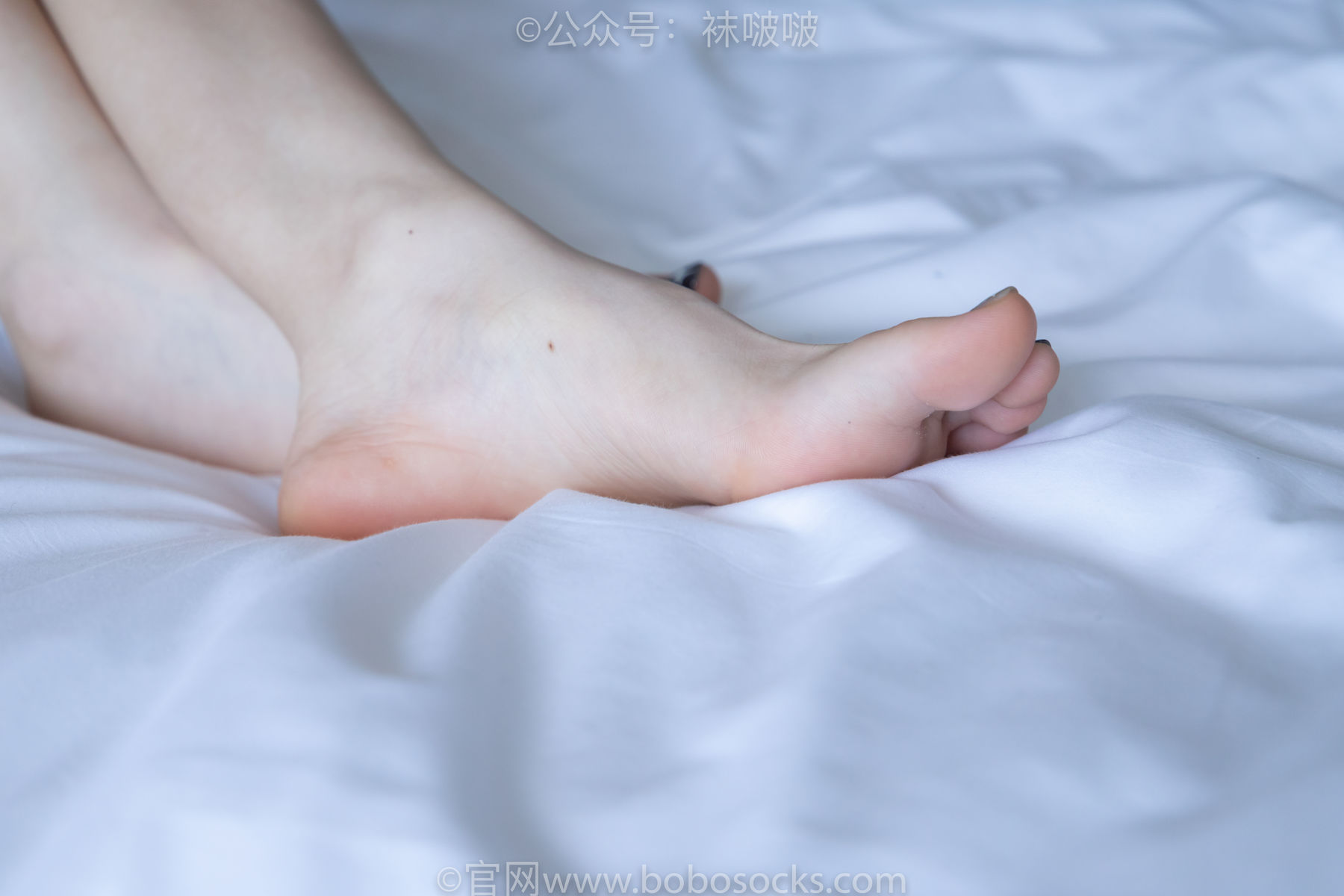 BoBoSocks袜啵啵 No.009 果冻-耐克板鞋、白棉袜、裸足