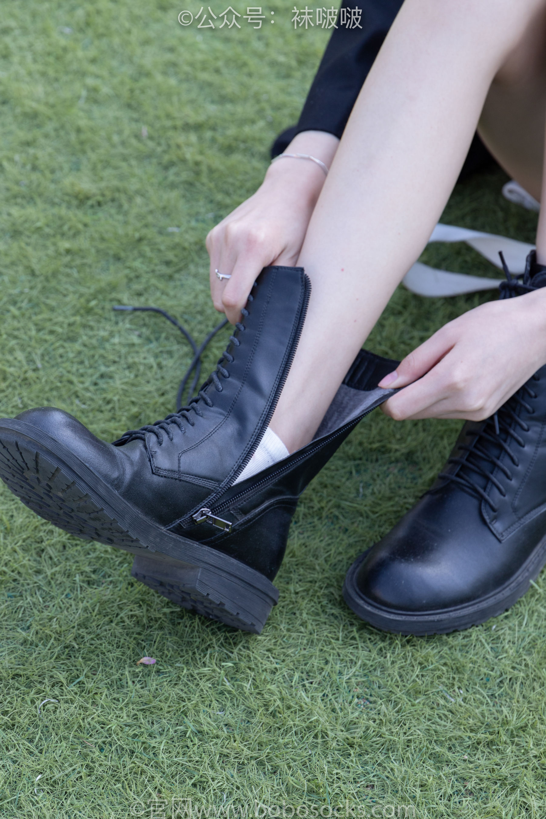 BoBoSocks袜啵啵 No.010 小甜豆-马丁靴、白色短棉袜、裸足
