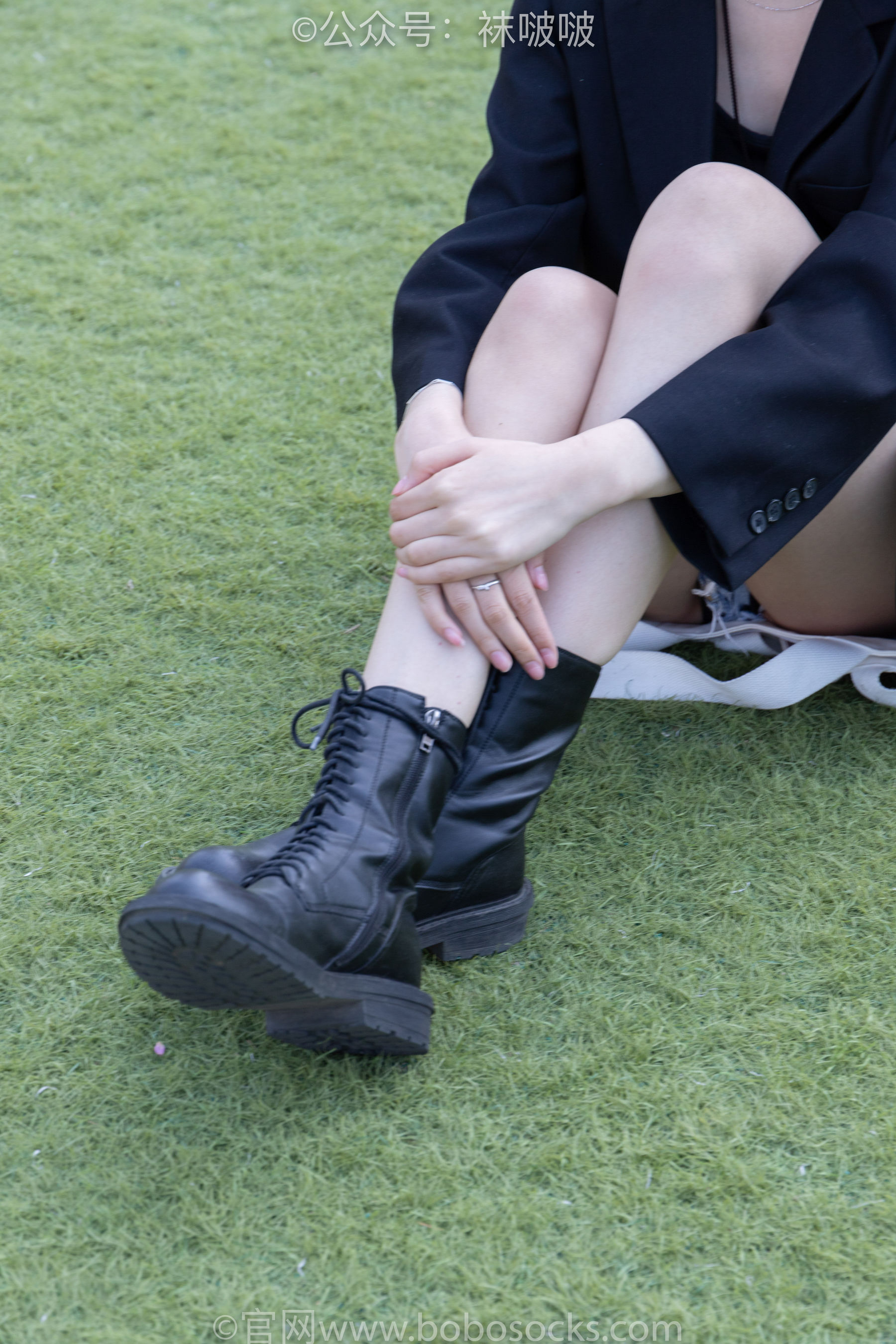 BoBoSocks袜啵啵 No.010 小甜豆-马丁靴、白色短棉袜、裸足