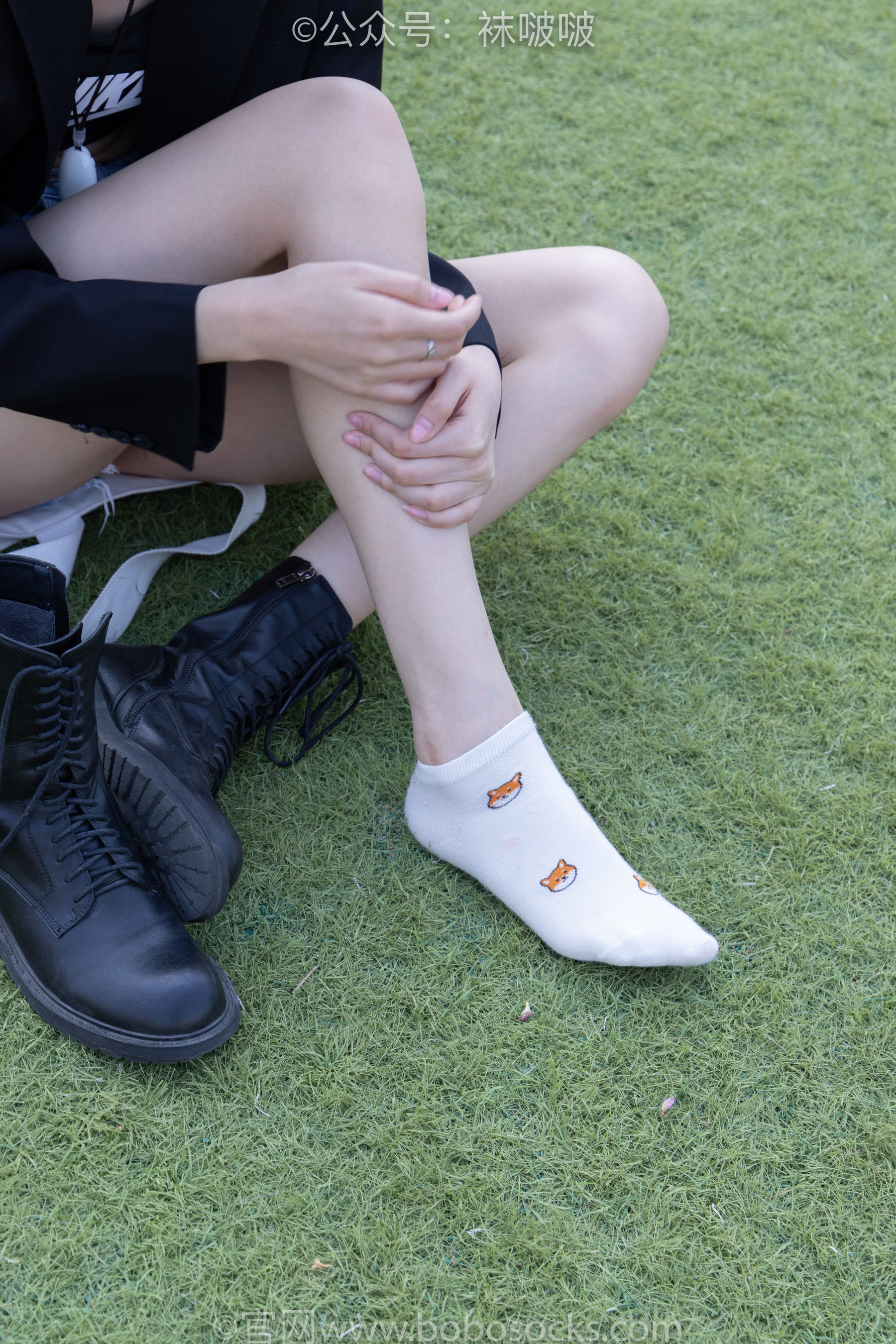 BoBoSocks袜啵啵 No.010 小甜豆-马丁靴、白色短棉袜、裸足
