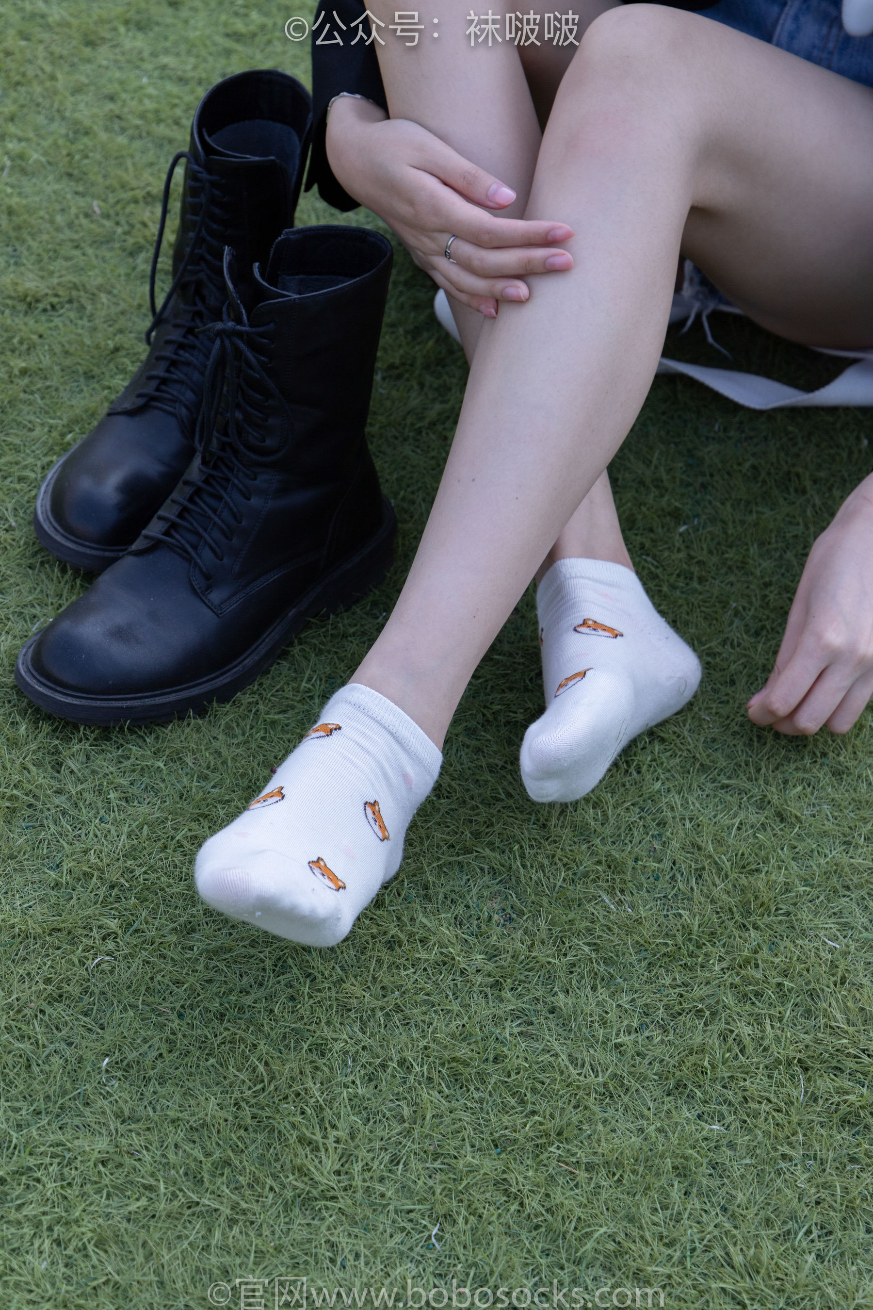 BoBoSocks袜啵啵 No.010 小甜豆-马丁靴、白色短棉袜、裸足