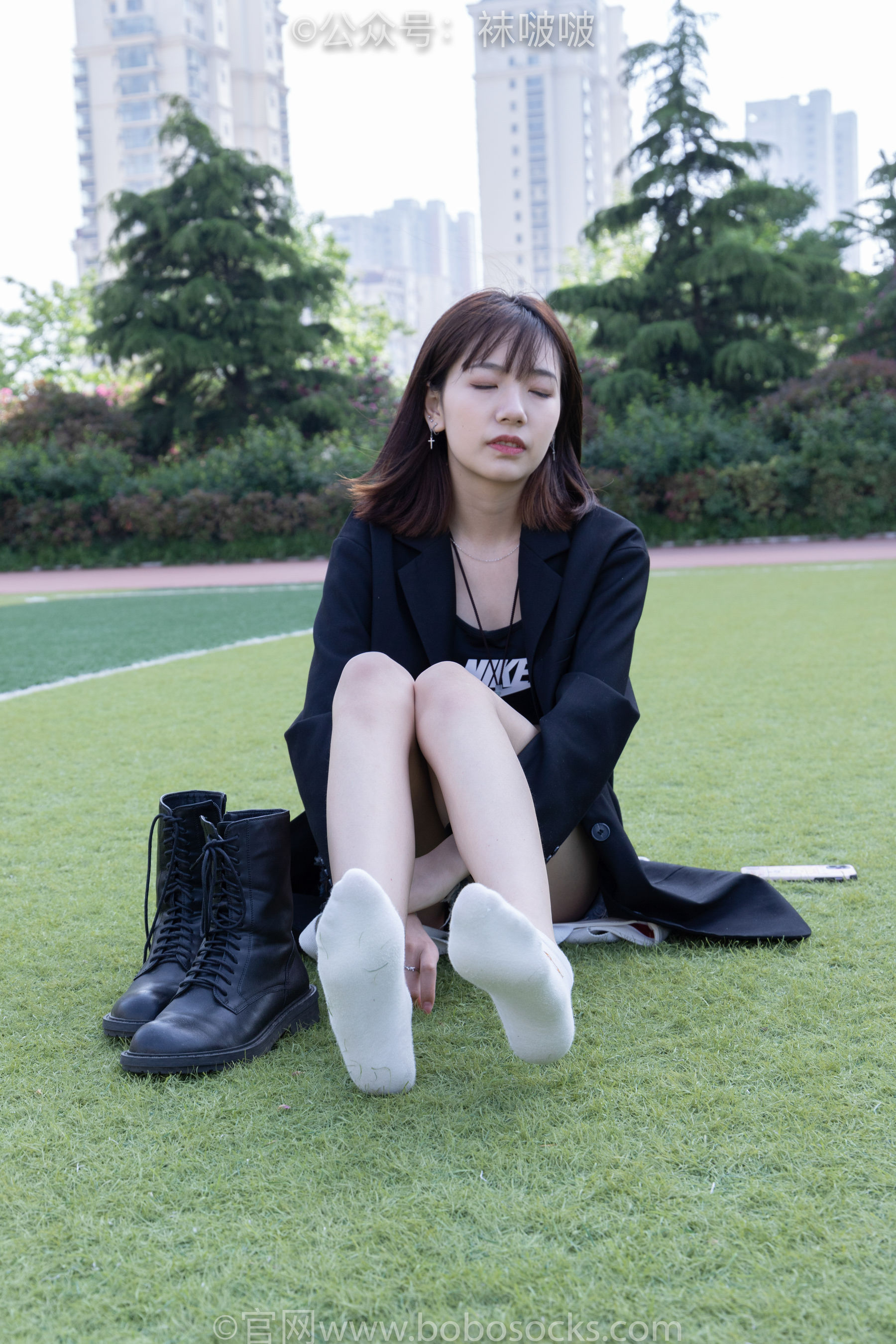 BoBoSocks袜啵啵 No.010 小甜豆-马丁靴、白色短棉袜、裸足