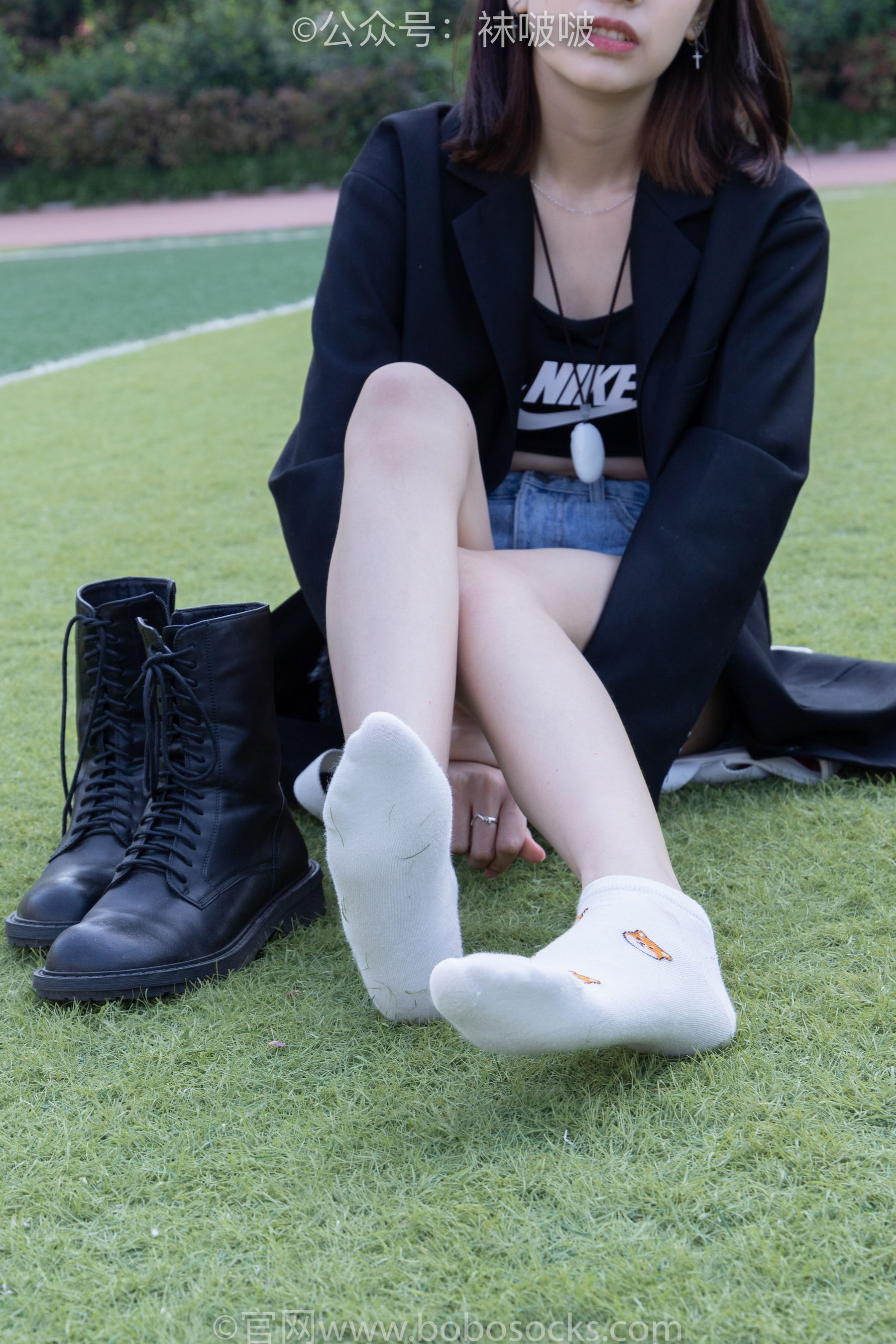 BoBoSocks袜啵啵 No.010 小甜豆-马丁靴、白色短棉袜、裸足
