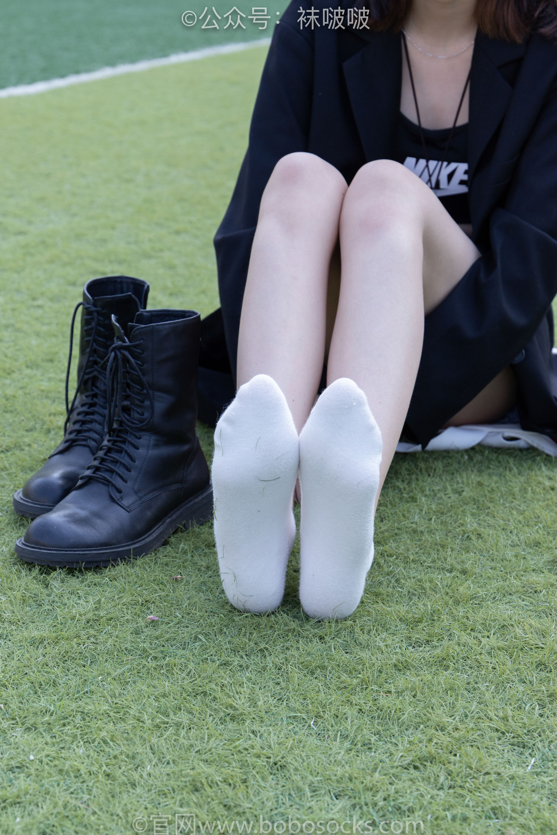 BoBoSocks袜啵啵 No.010 小甜豆-马丁靴、白色短棉袜、裸足