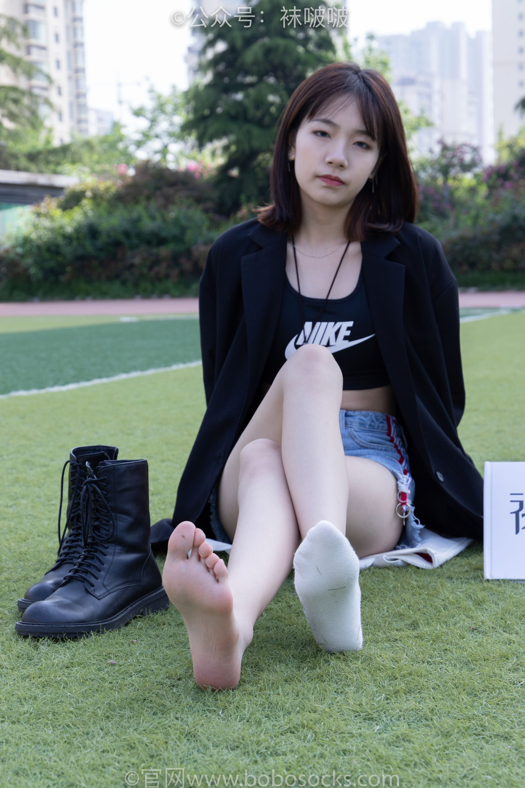 BoBoSocks袜啵啵 No.010 小甜豆-马丁靴、白色短棉袜、裸足