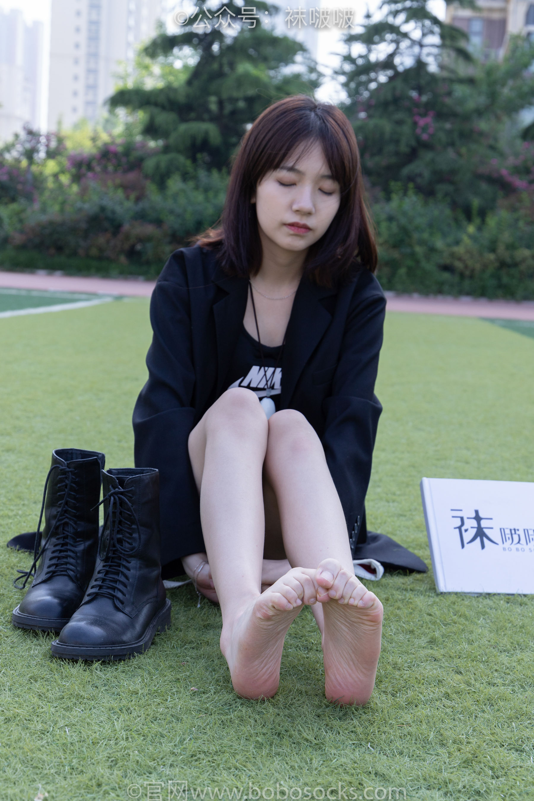 BoBoSocks袜啵啵 No.010 小甜豆-马丁靴、白色短棉袜、裸足